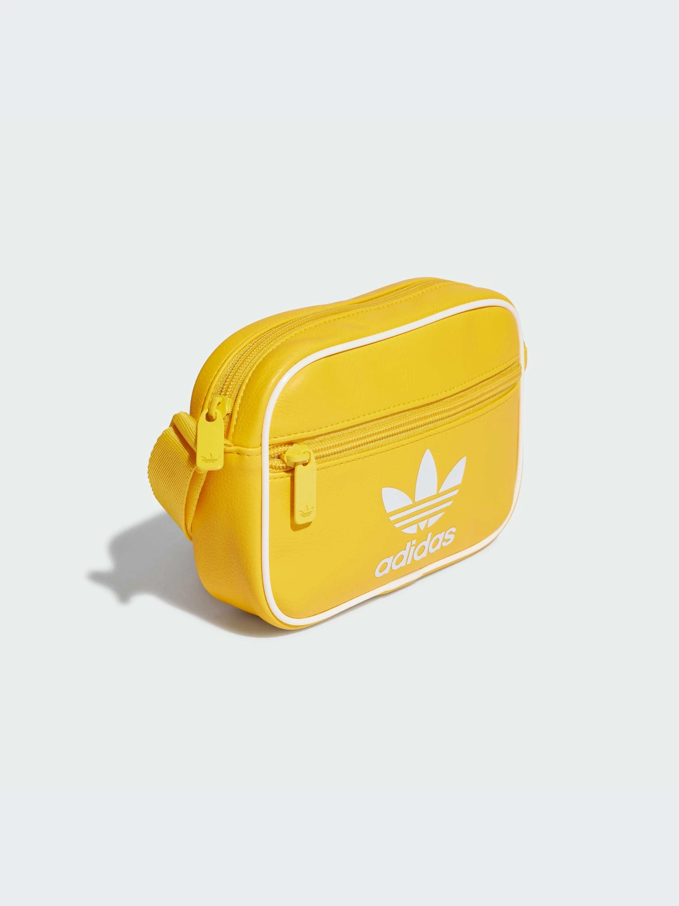Сумки Adidas Adicolor модель IS4387-KZ Сумки Adidas Adicolor модель IS4387-KZ Фото