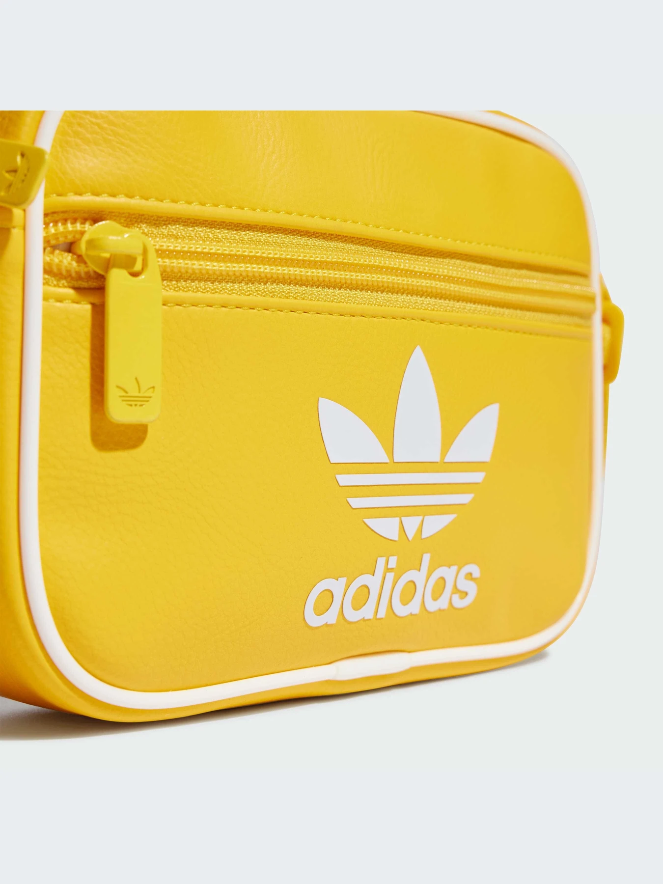 Сумки Adidas Adicolor модель IS4387-KZ Сумки Adidas Adicolor модель IS4387-KZ Фото