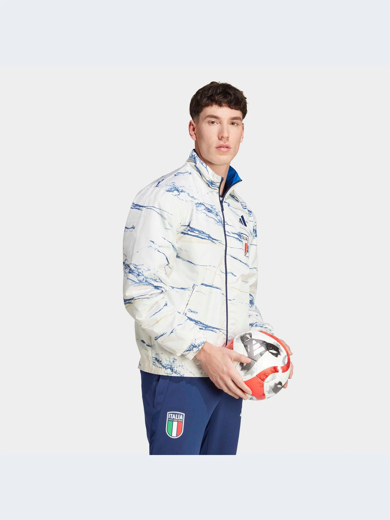 Куртки и дубленки Adidas модель HT2186-KZ Куртки и дубленки Adidas модель HT2186-KZ Фото