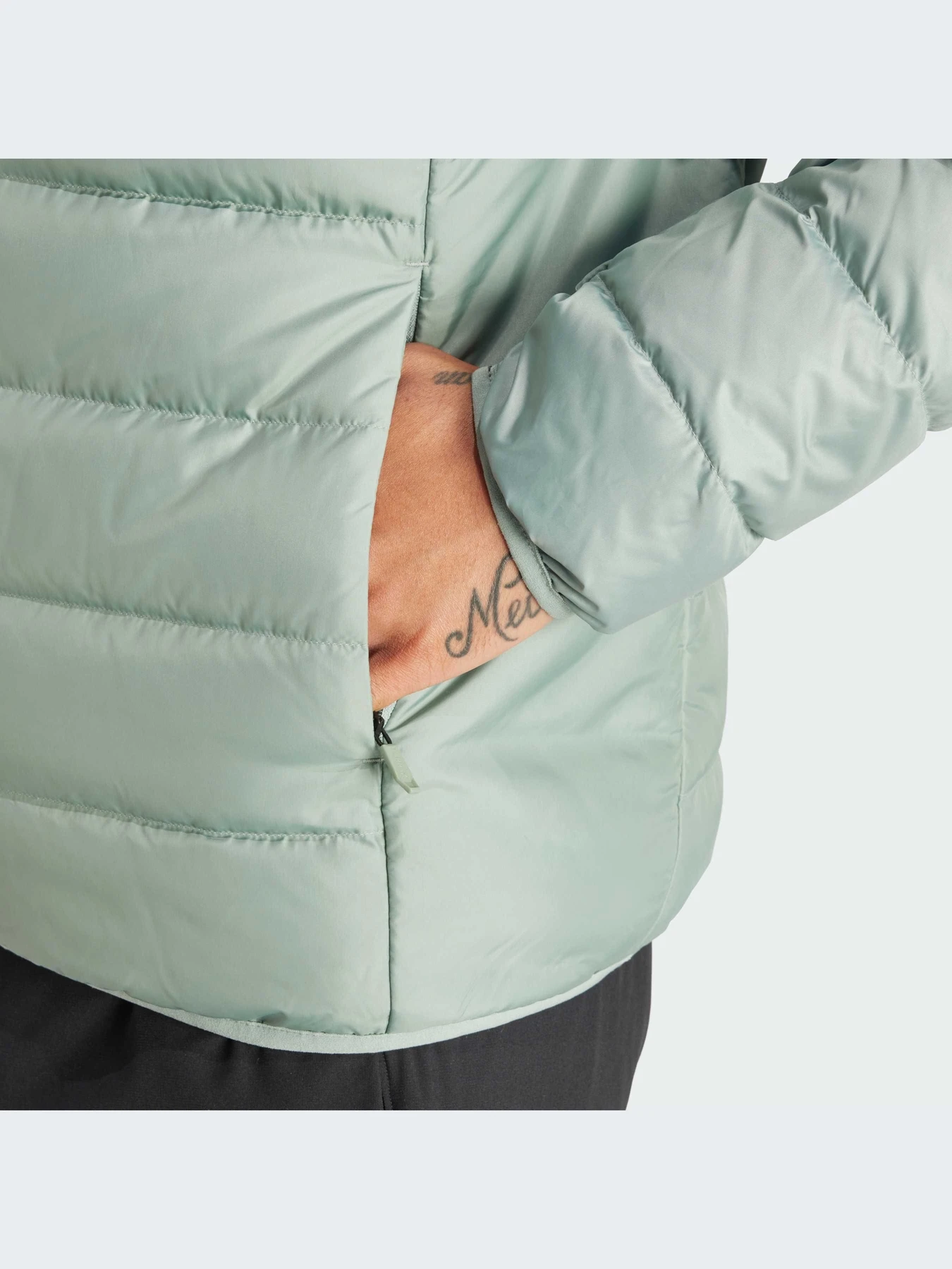 Куртки и дубленки Adidas модель IP3549-KZ Куртки и дубленки Adidas модель IP3549-KZ Фото