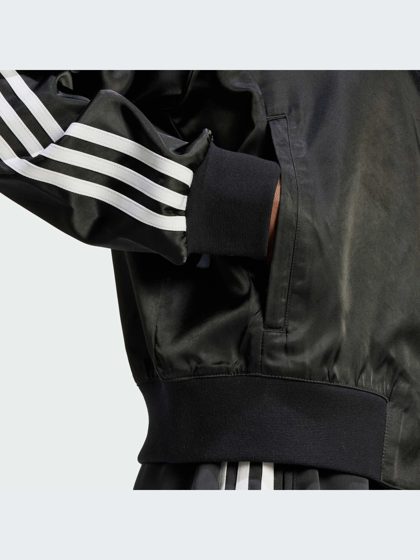Куртки и дубленки Adidas Adicolor модель IU2533-KZ Куртки и дубленки Adidas Adicolor модель IU2533-KZ Фото