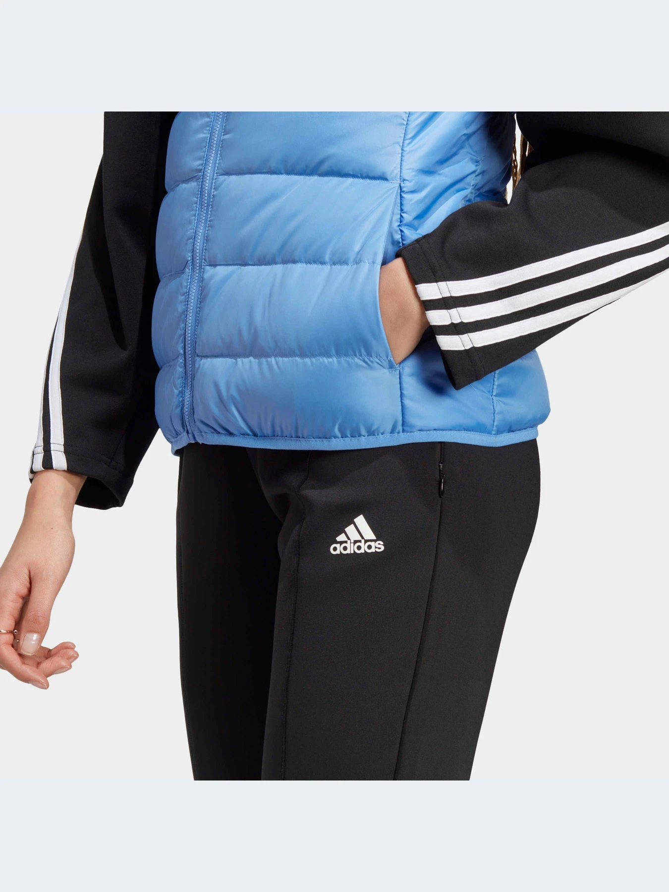 Куртки и дубленки Adidas модель HS2584-KZ Куртки и дубленки Adidas модель HS2584-KZ Фото