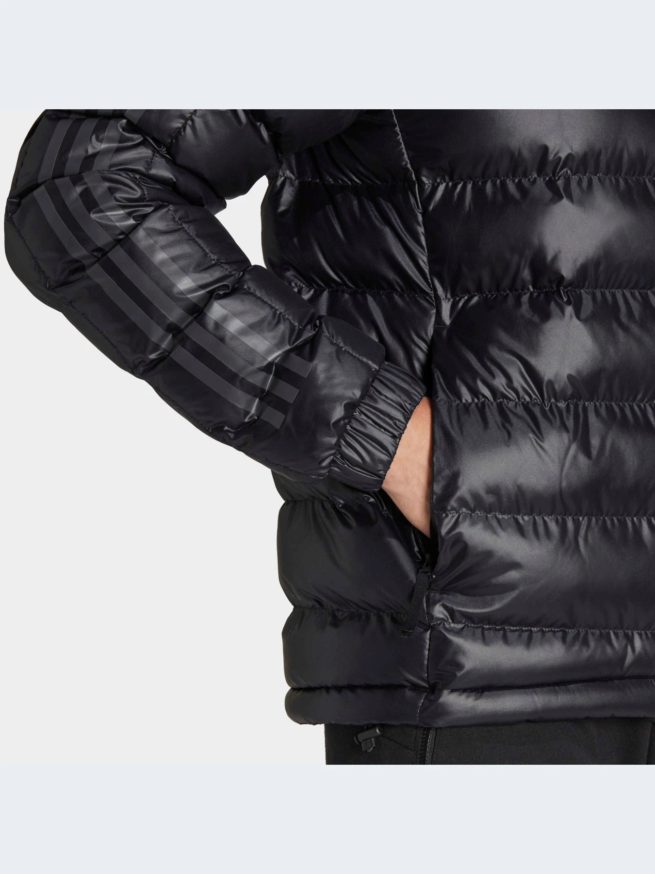 Куртки и дубленки Adidas модель HK6669-KZ Куртки и дубленки Adidas модель HK6669-KZ Фото