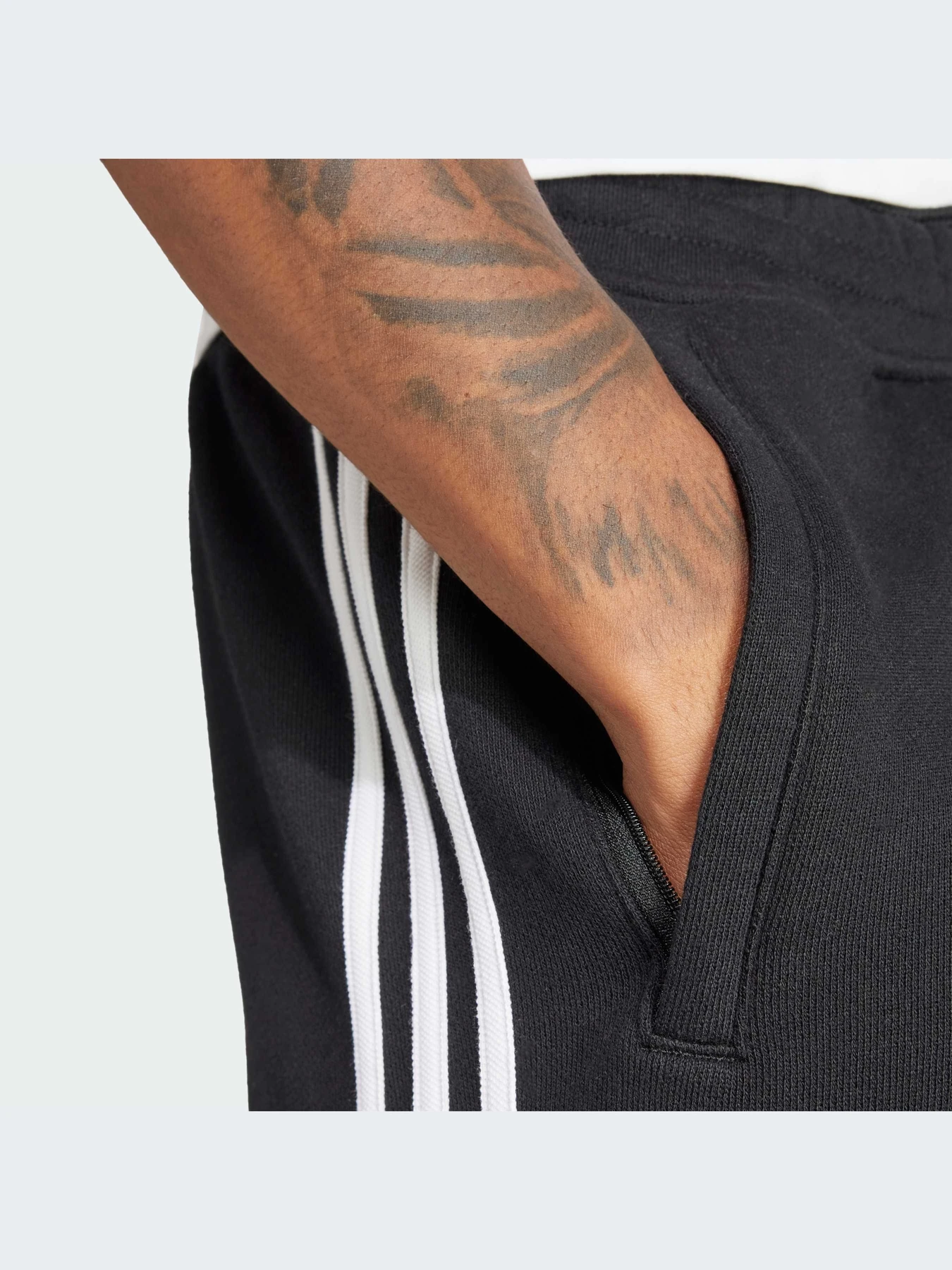 Шорты Adidas Adicolor модель IU2337-KZ Шорты Adidas Adicolor модель IU2337-KZ Фото