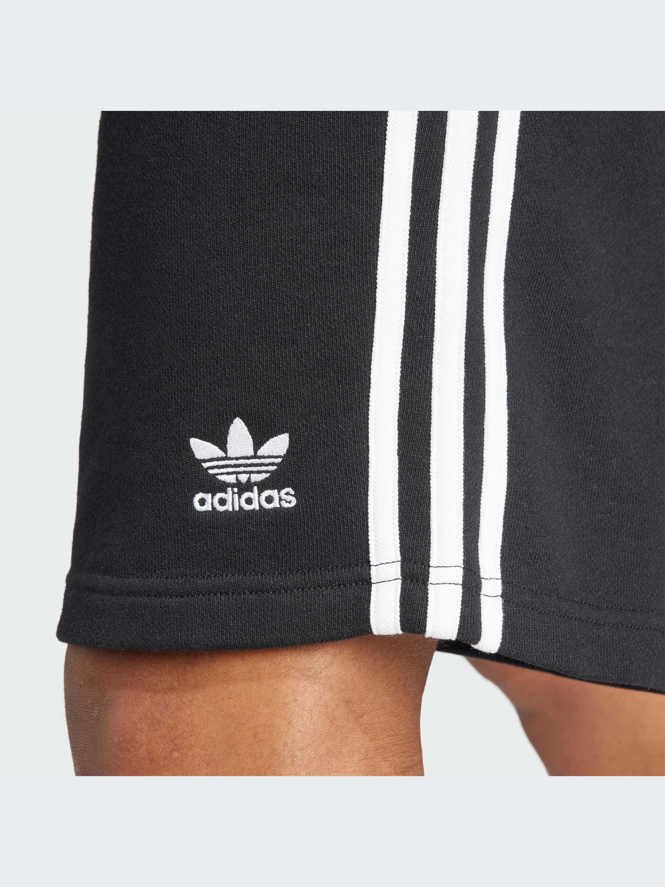 Шорты Adidas Adicolor модель IU2337-KZ Шорты Adidas Adicolor модель IU2337-KZ Фото