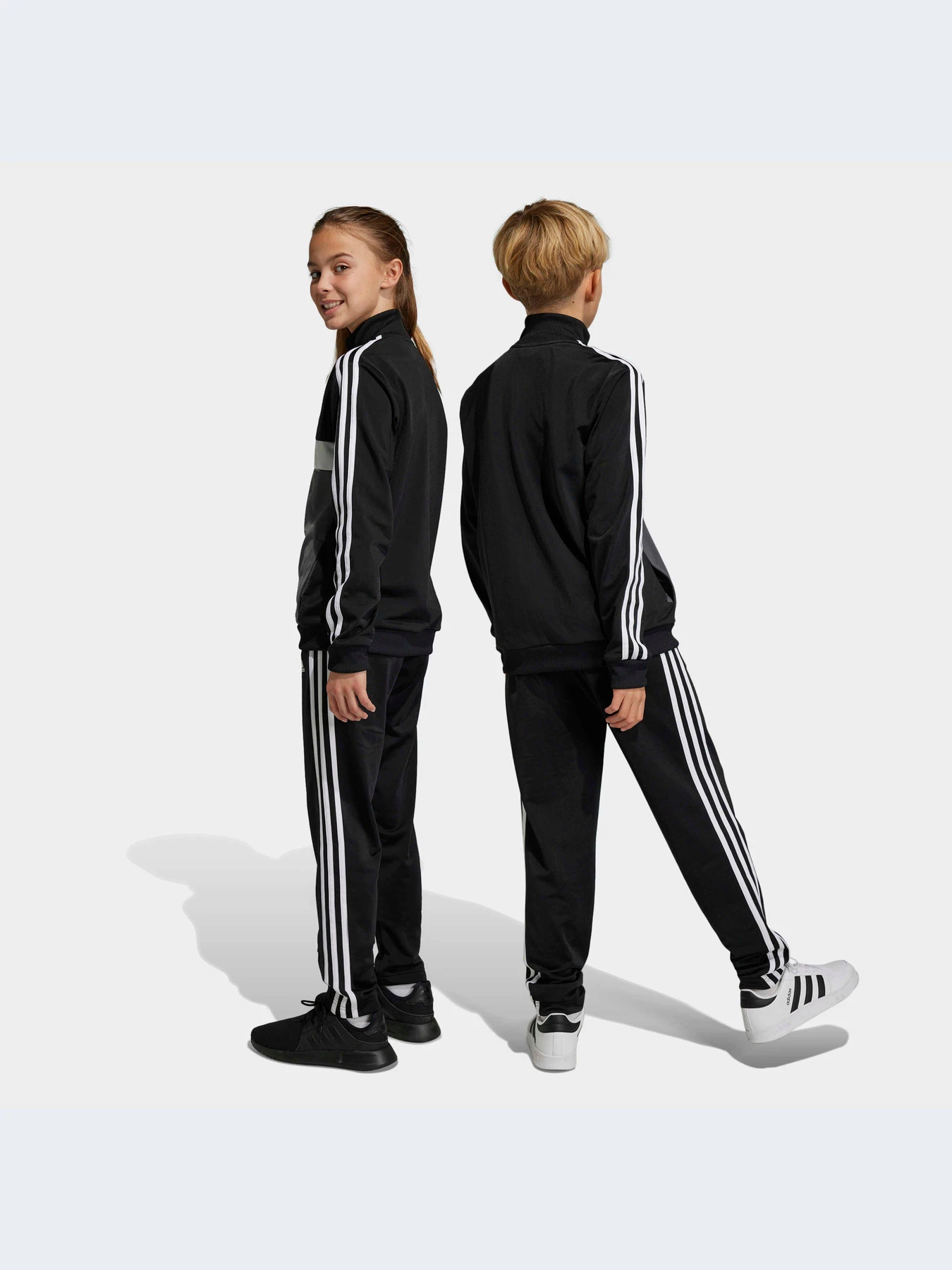 Костюмы Adidas модель HR6406-KZ Костюмы Adidas модель HR6406-KZ Фото