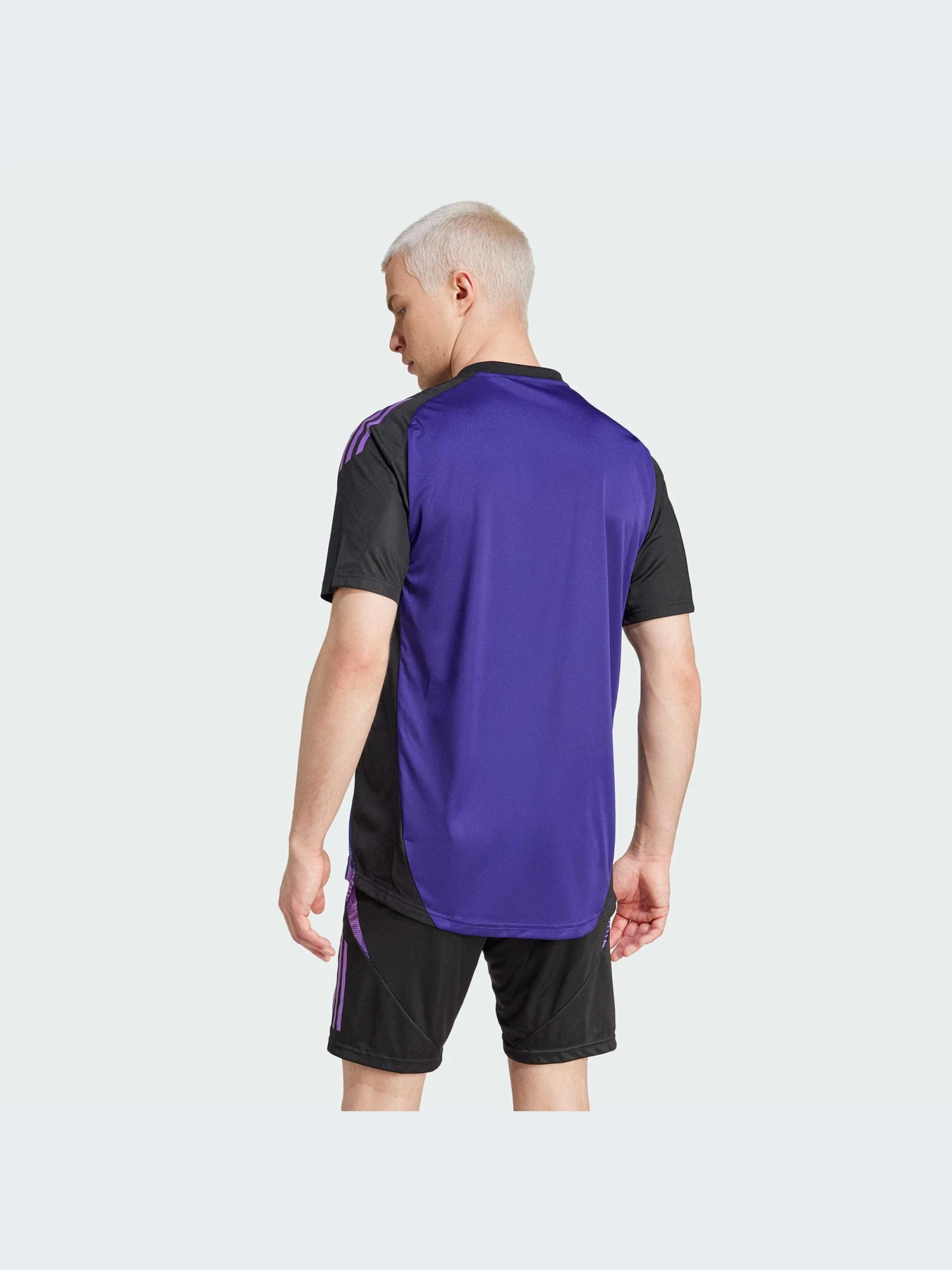 Футболки и поло Adidas модель IP8245-KZ Футболки и поло Adidas модель IP8245-KZ Фото