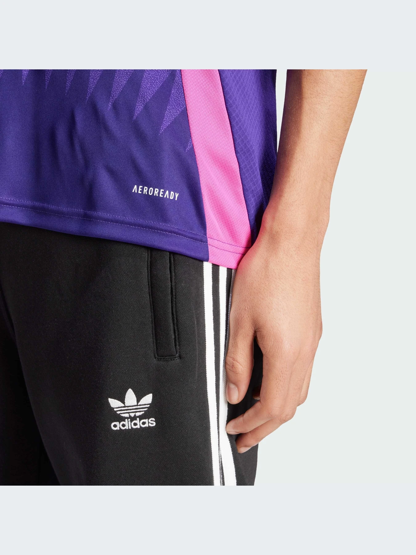 Футболки и поло Adidas модель IP8158-KZ Футболки и поло Adidas модель IP8158-KZ Фото
