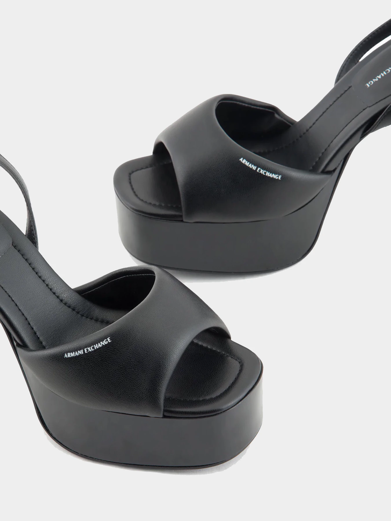 Босоножки Armani Exchange модель XDP052-XV841-00002 Фото