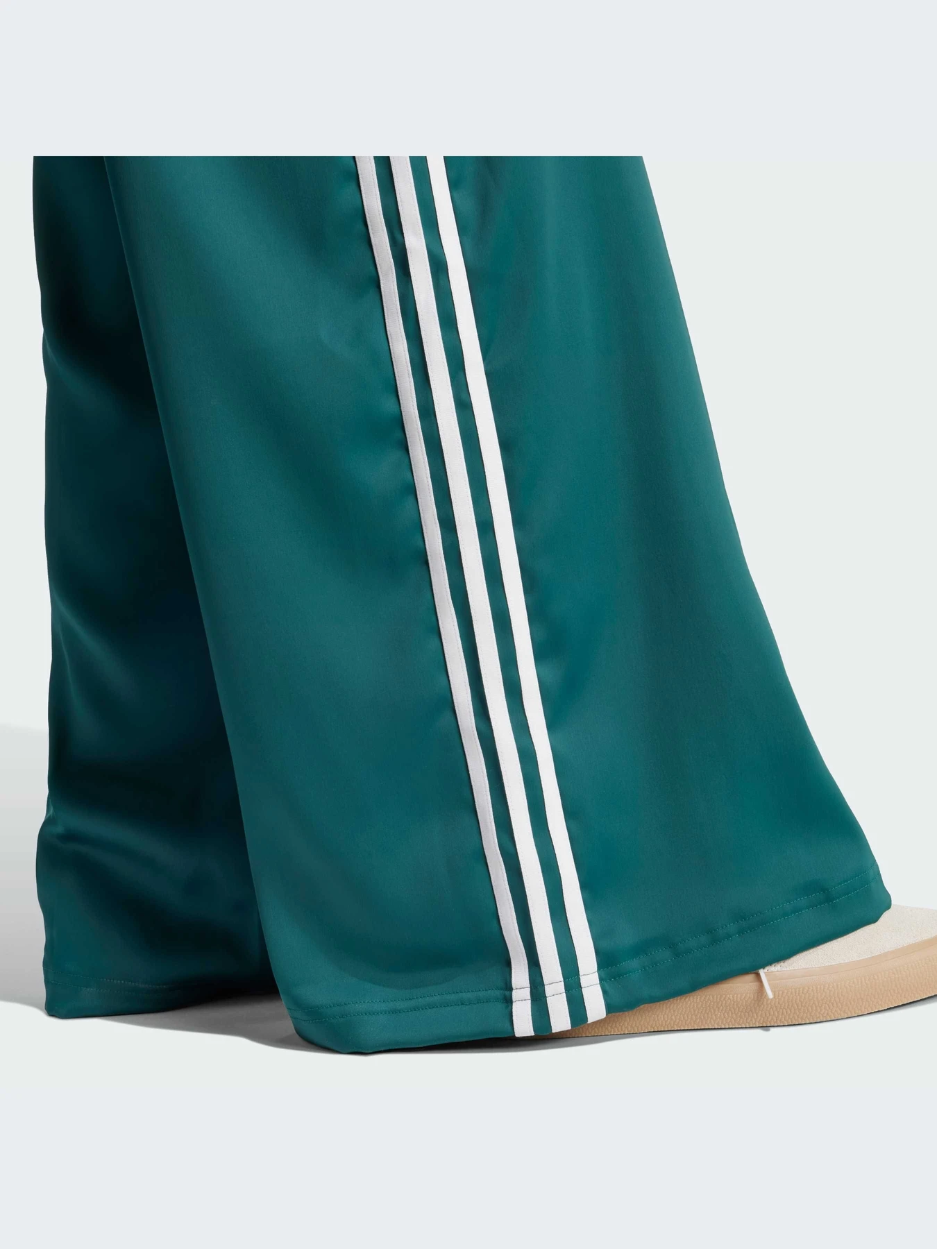 Брюки Adidas Adicolor модель IP2960-KZ Брюки Adidas Adicolor модель IP2960-KZ Фото