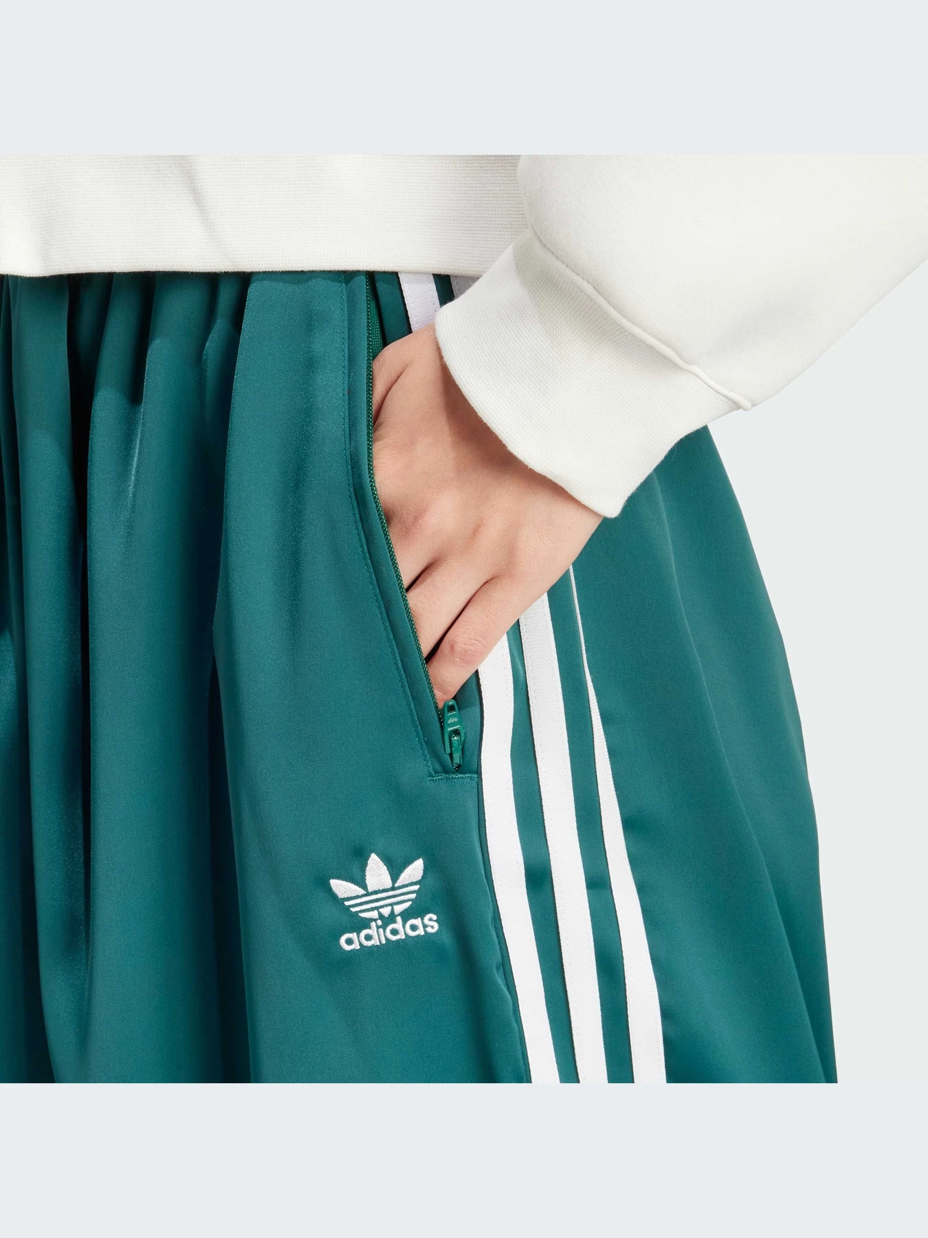 Брюки Adidas Adicolor модель IP2960-KZ Брюки Adidas Adicolor модель IP2960-KZ Фото
