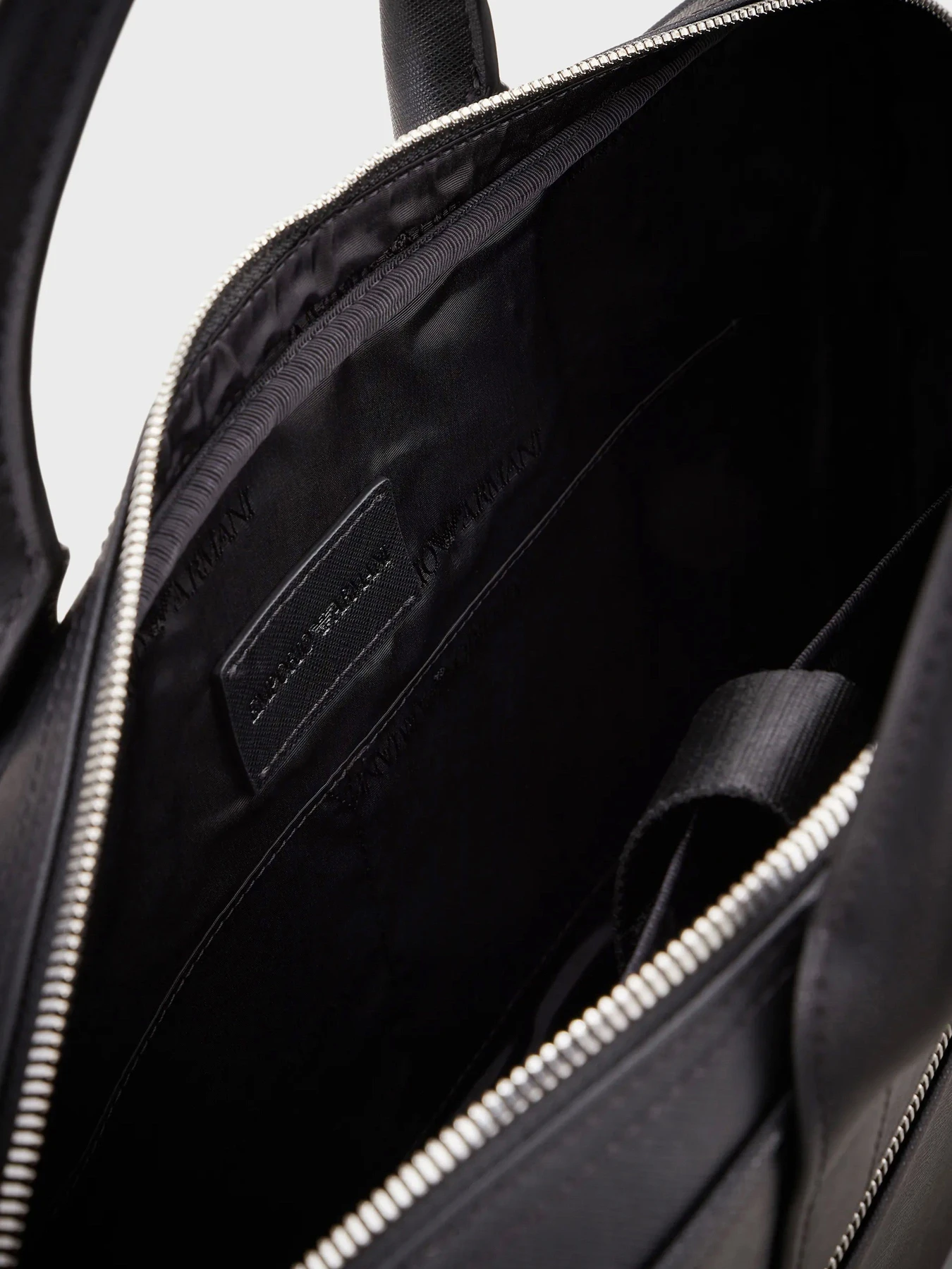 Сумки Emporio Armani модель Y4P119-Y138E-81072 Сумки Emporio Armani модель Y4P119-Y138E-81072 Фото