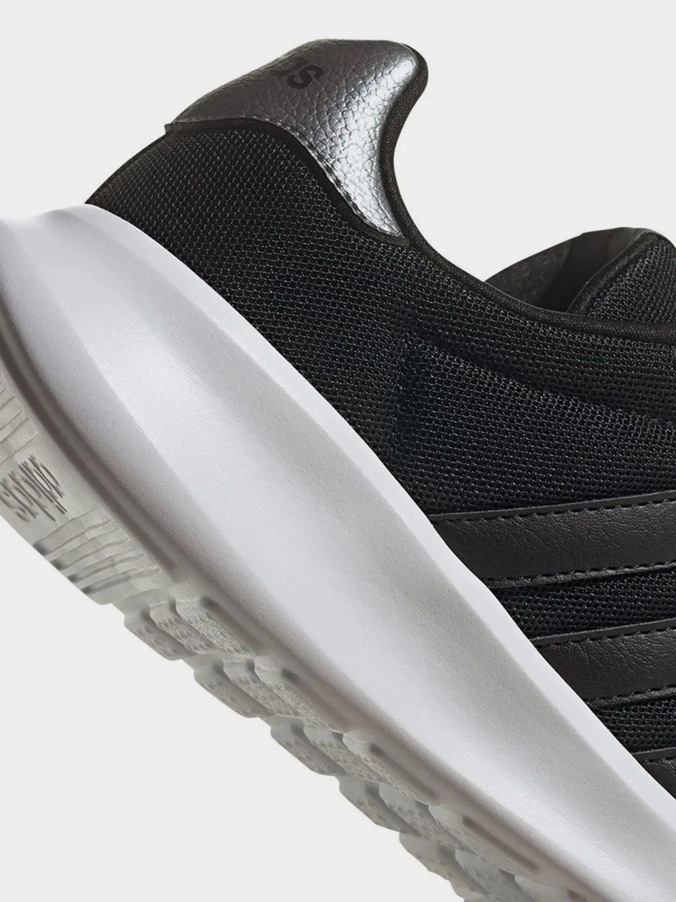 Кроссовки Adidas модель GY0699 Кроссовки Adidas модель GY0699 Фото