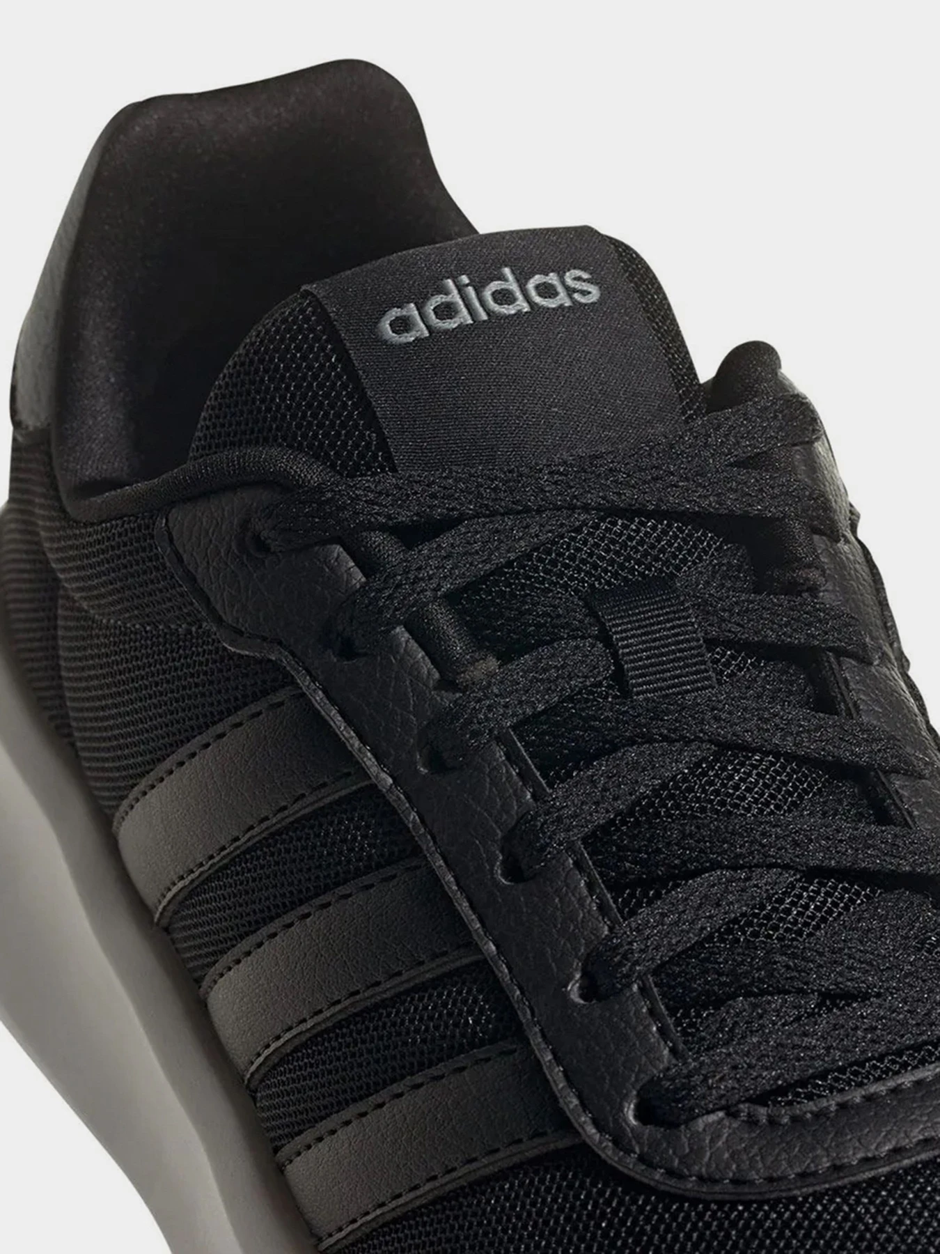 Кроссовки Adidas модель GY0699 Кроссовки Adidas модель GY0699 Фото