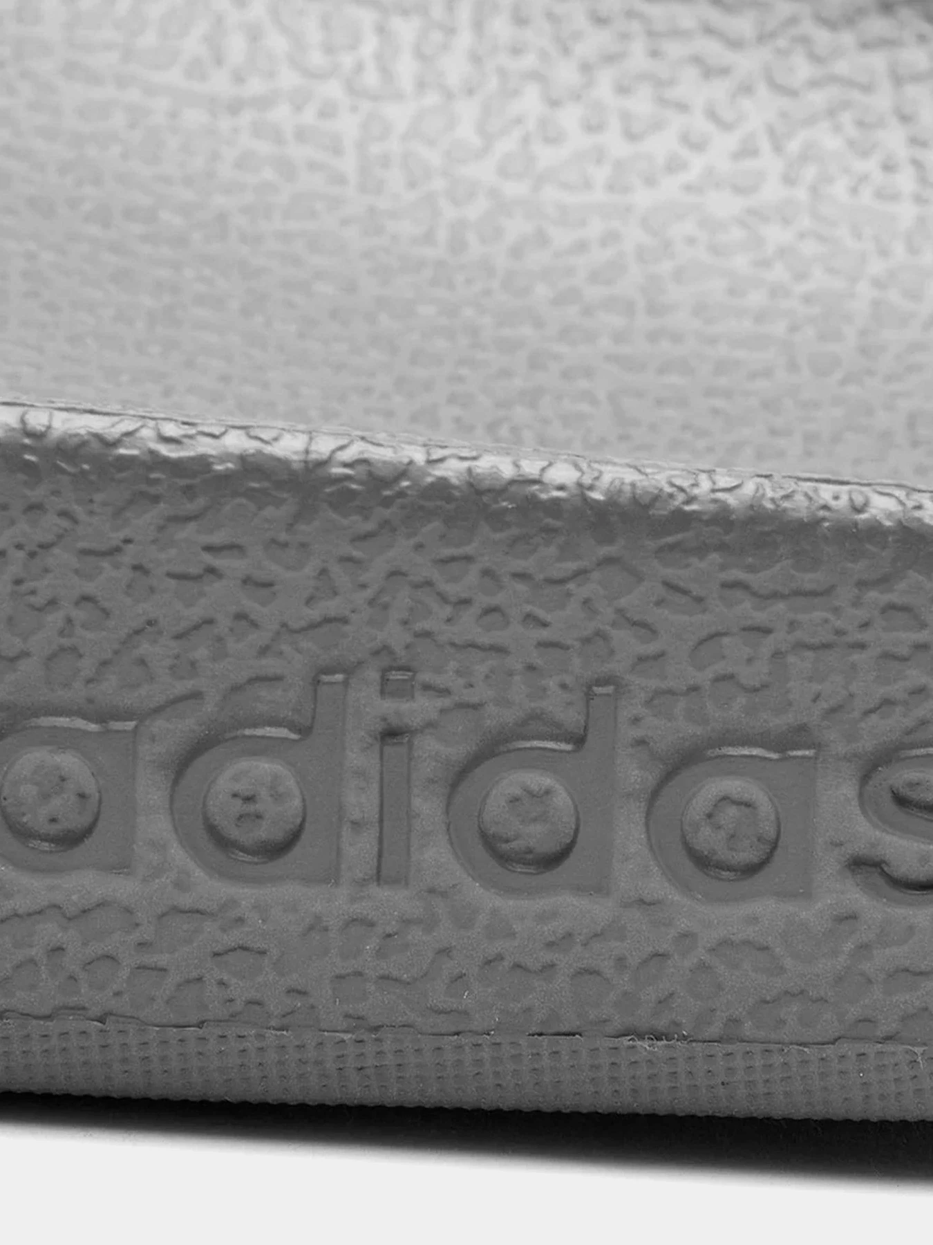 Шлёпанцы Adidas модель F35538 Шлёпанцы Adidas модель F35538 Фото