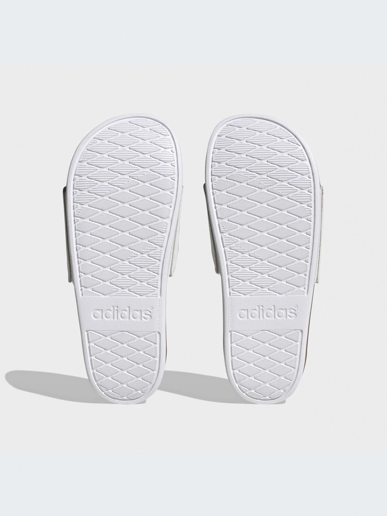 Шлёпанцы Adidas модель H03618 Шлёпанцы Adidas модель H03618 Фото