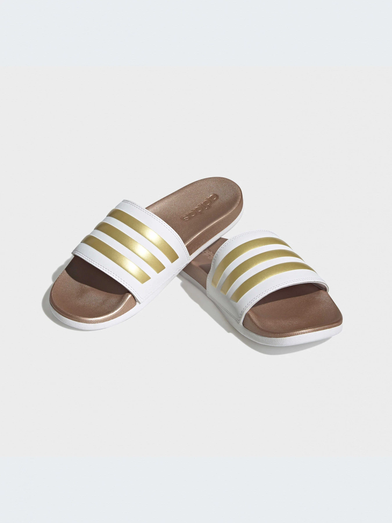 Шлёпанцы Adidas модель H03618 Шлёпанцы Adidas модель H03618 Фото