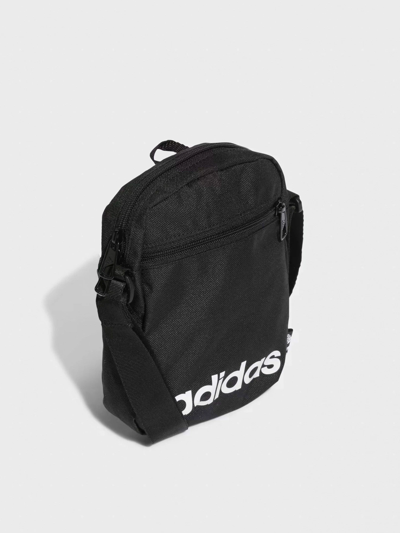 Сумки Adidas модель HT4738 Сумки Adidas модель HT4738 Фото