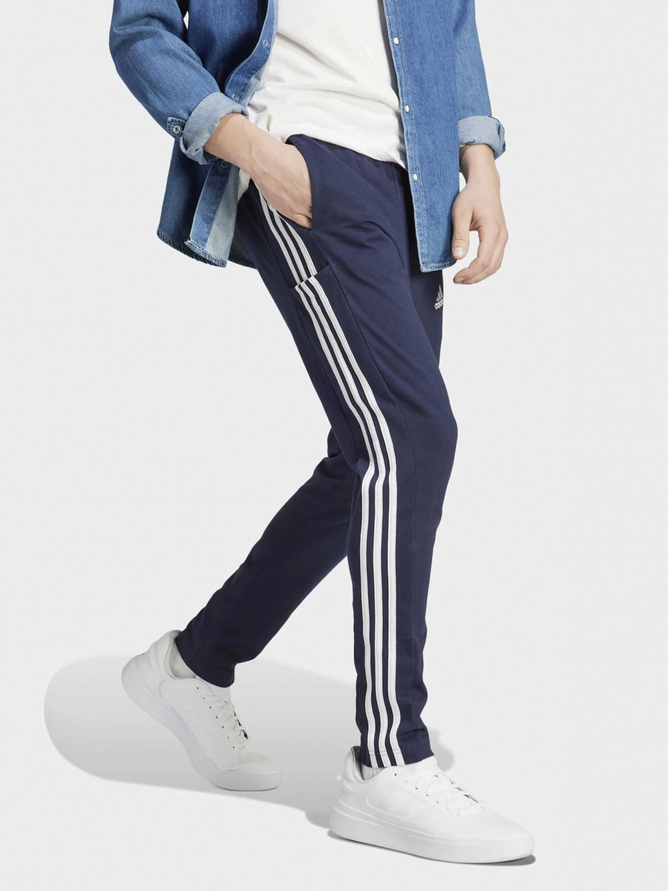 Брюки Adidas модель IC0045 Брюки Adidas модель IC0045 Фото
