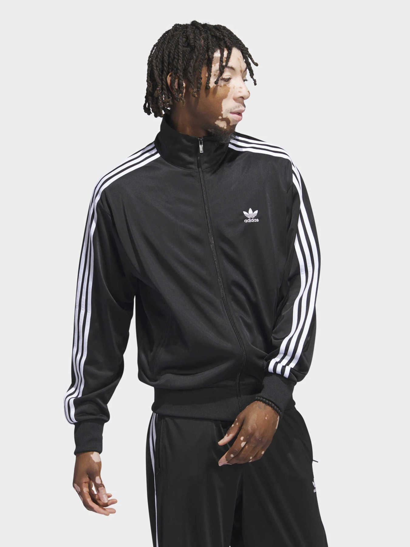 Худи и свитшоты Adidas модель IJ7058 Худи и свитшоты Adidas модель IJ7058 Фото