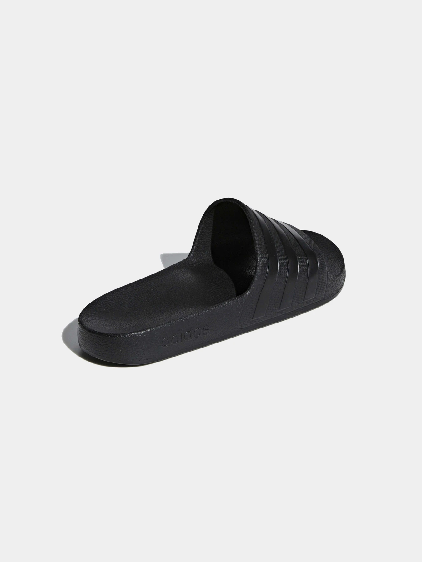 Шлёпанцы Adidas модель F35550 Шлёпанцы Adidas модель F35550 Фото