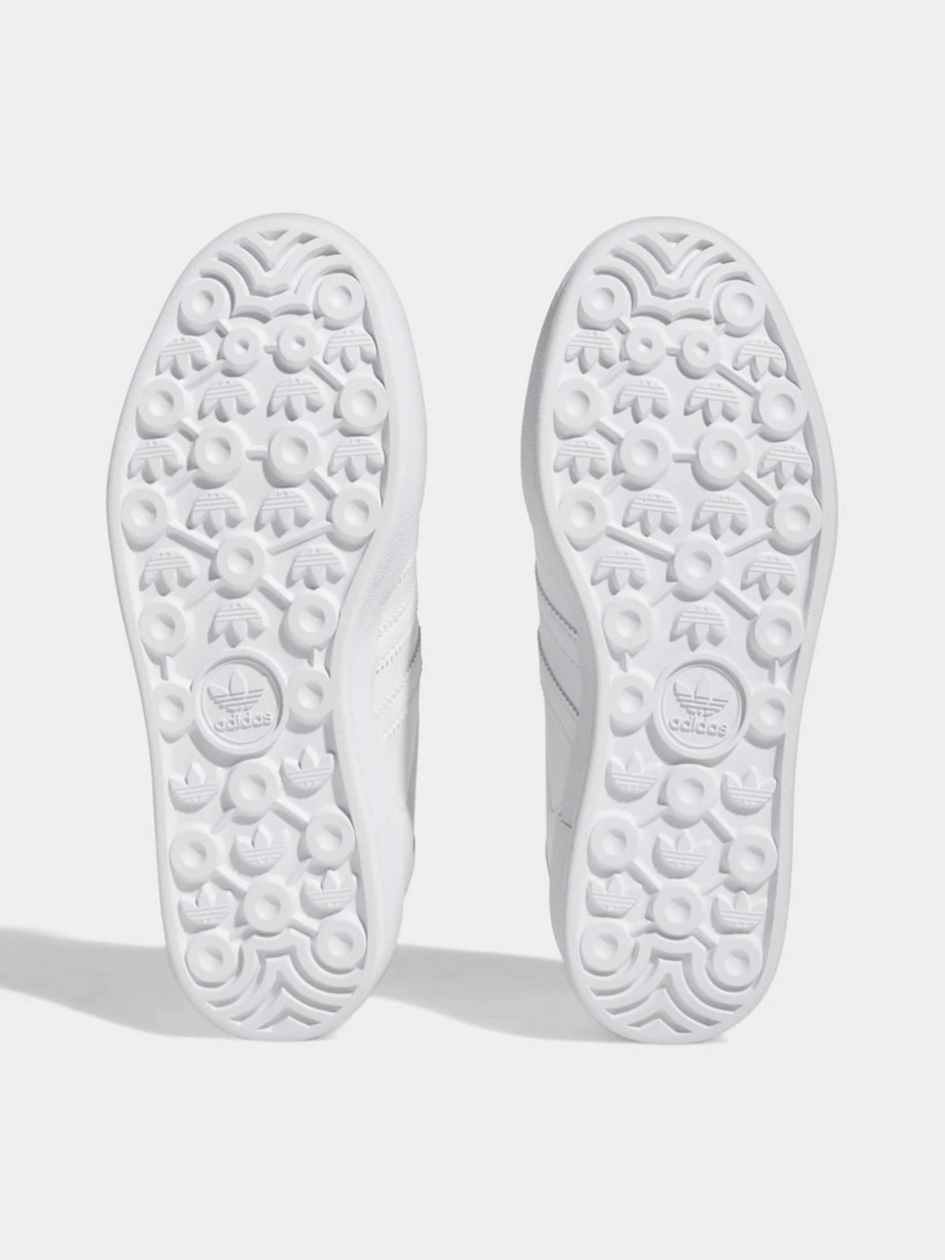 Кроссовки Adidas модель IE5130 Кроссовки Adidas модель IE5130 Фото