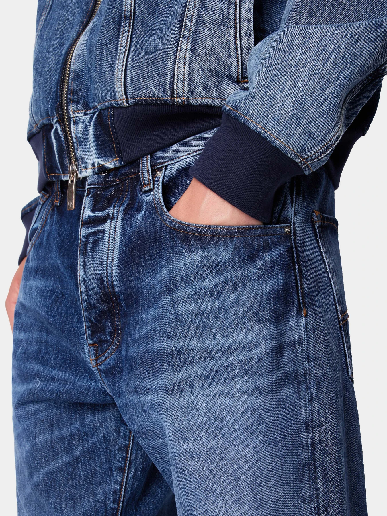 Джинсы Armani Exchange модель 3DZJ82-Z1Y4Z-1500 Джинсы Armani Exchange модель 3DZJ82-Z1Y4Z-1500 Фото