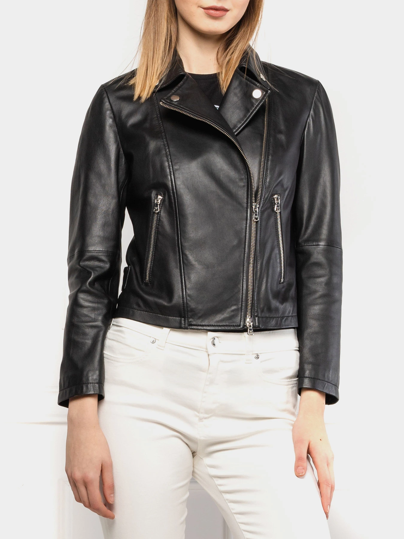 Куртки и дубленки Emporio Armani модель 0NB60P-02P07-999 Куртки и дубленки Emporio Armani модель 0NB60P-02P07-999 Фото