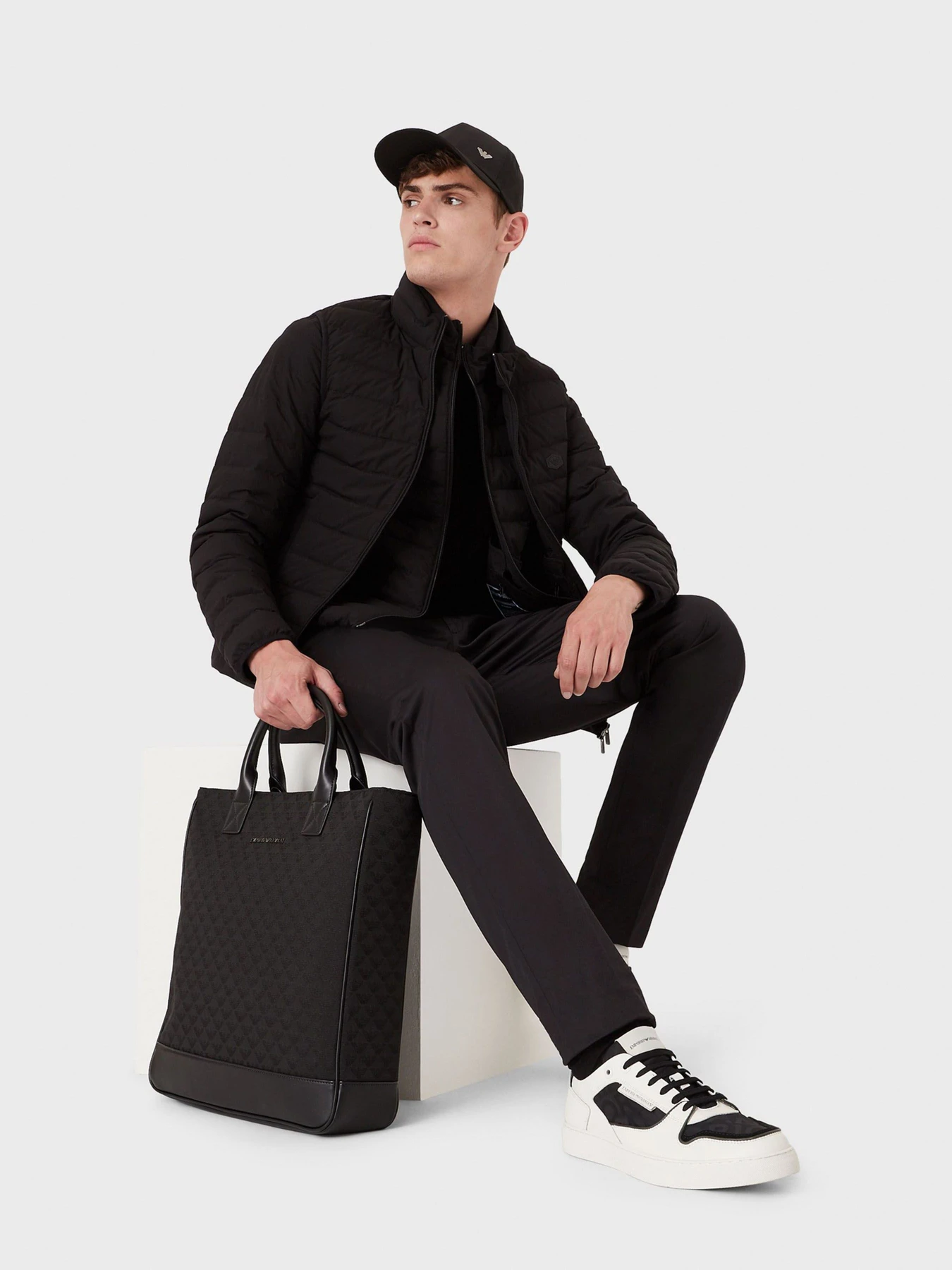 Брюки Emporio Armani модель 8N1P15-1NJ7Z-0999 Брюки Emporio Armani модель 8N1P15-1NJ7Z-0999 Фото