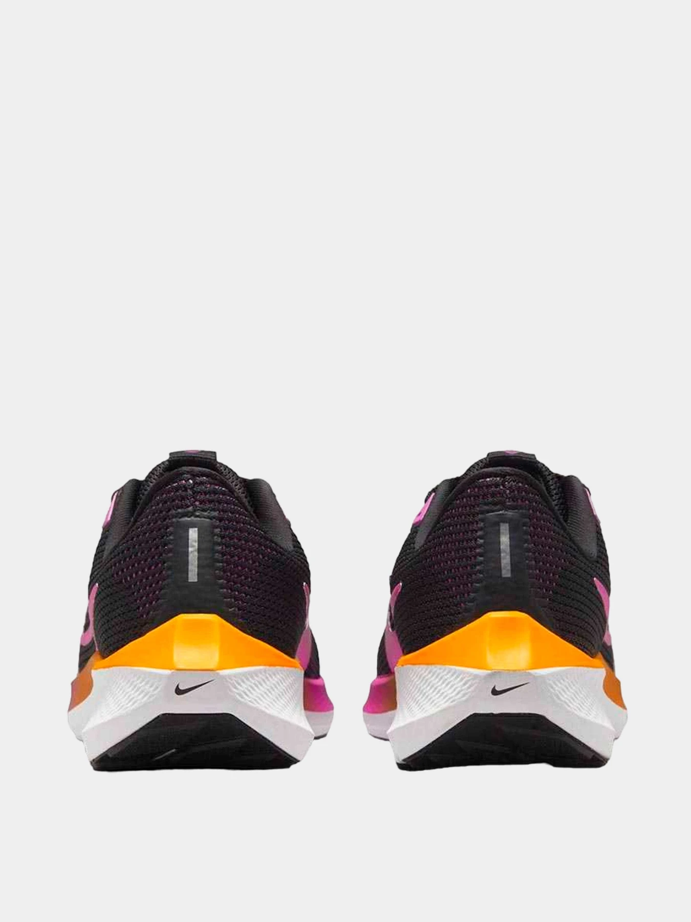 Кроссовки NIKE модель DV3854-011 Кроссовки NIKE модель DV3854-011 Фото