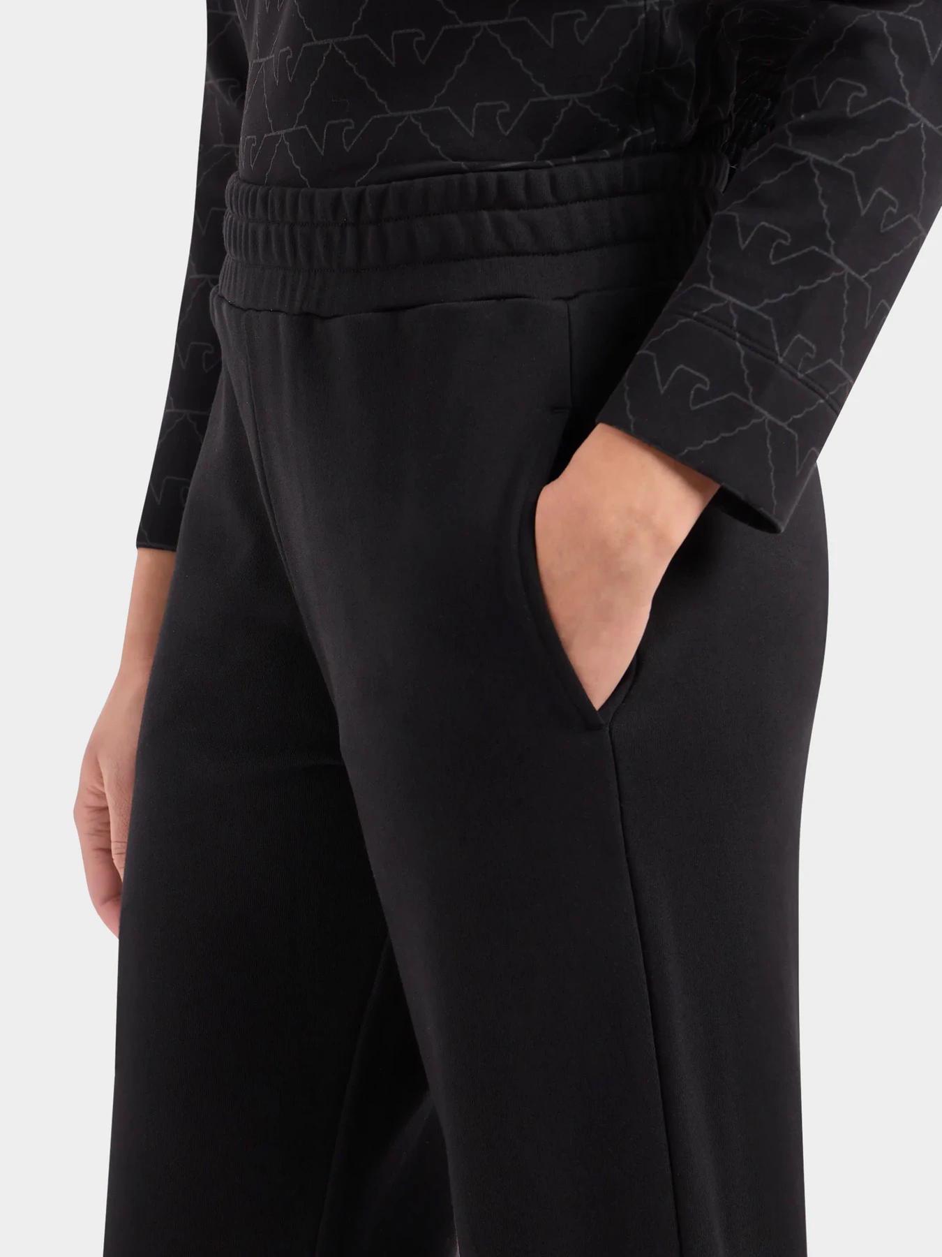 Брюки Emporio Armani модель 3D2P7B-2J49Z-0999 Брюки Emporio Armani модель 3D2P7B-2J49Z-0999 Фото