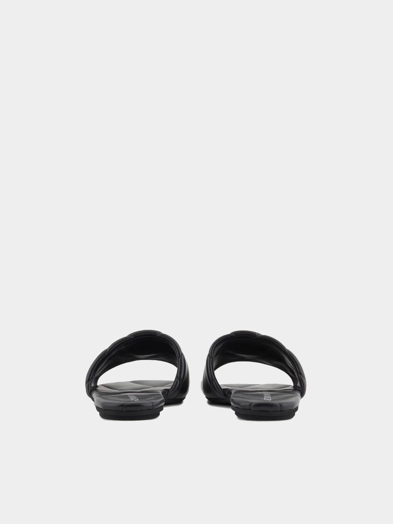 Шлёпанцы Emporio Armani модель X3P826-XF770-00002 Шлёпанцы Emporio Armani модель X3P826-XF770-00002 Фото