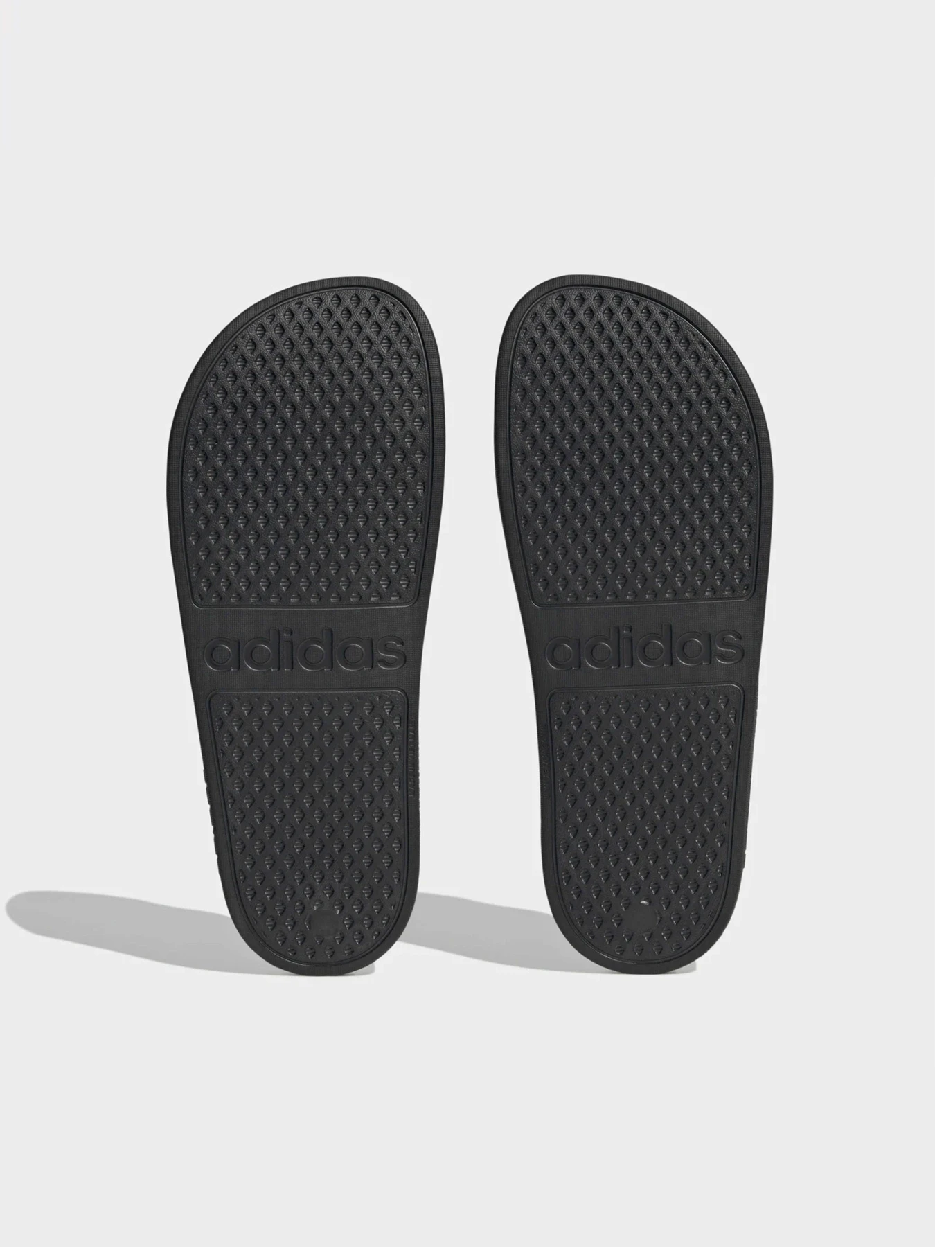 Шлёпанцы Adidas модель IF7371 Шлёпанцы Adidas модель IF7371 Фото