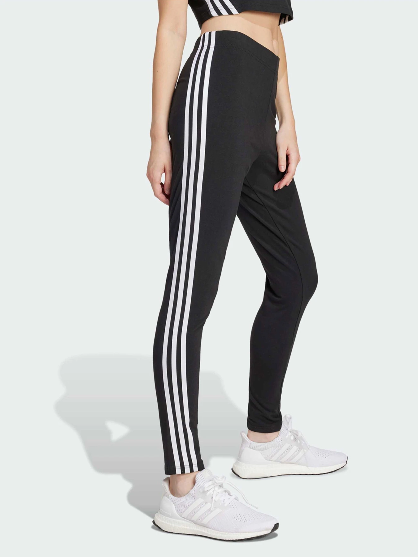 Брюки Adidas модель IP1570 Брюки Adidas модель IP1570 Фото
