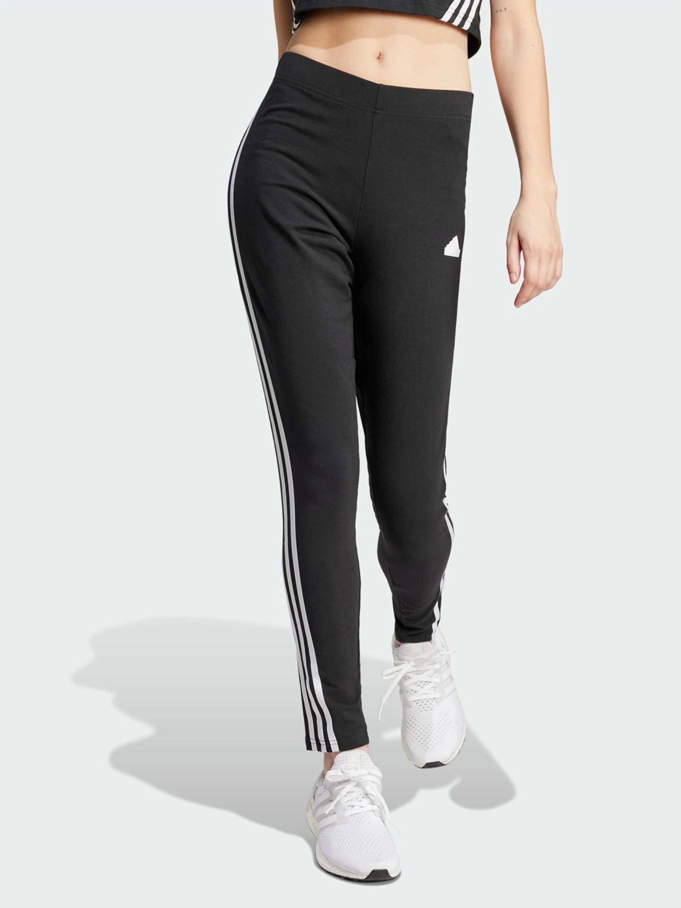 Брюки Adidas модель IP1570 Брюки Adidas модель IP1570 Фото