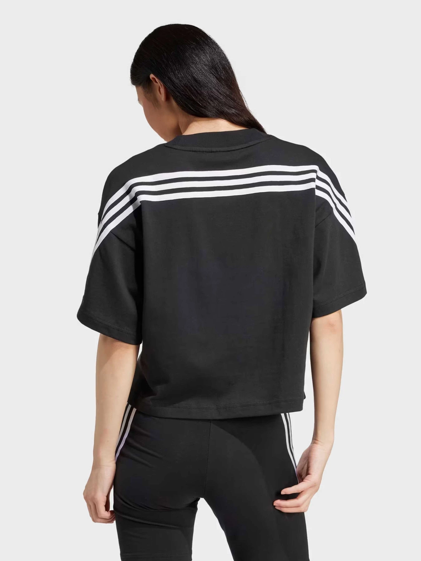 Футболки и поло Adidas модель IP1571 Футболки и поло Adidas модель IP1571 Фото
