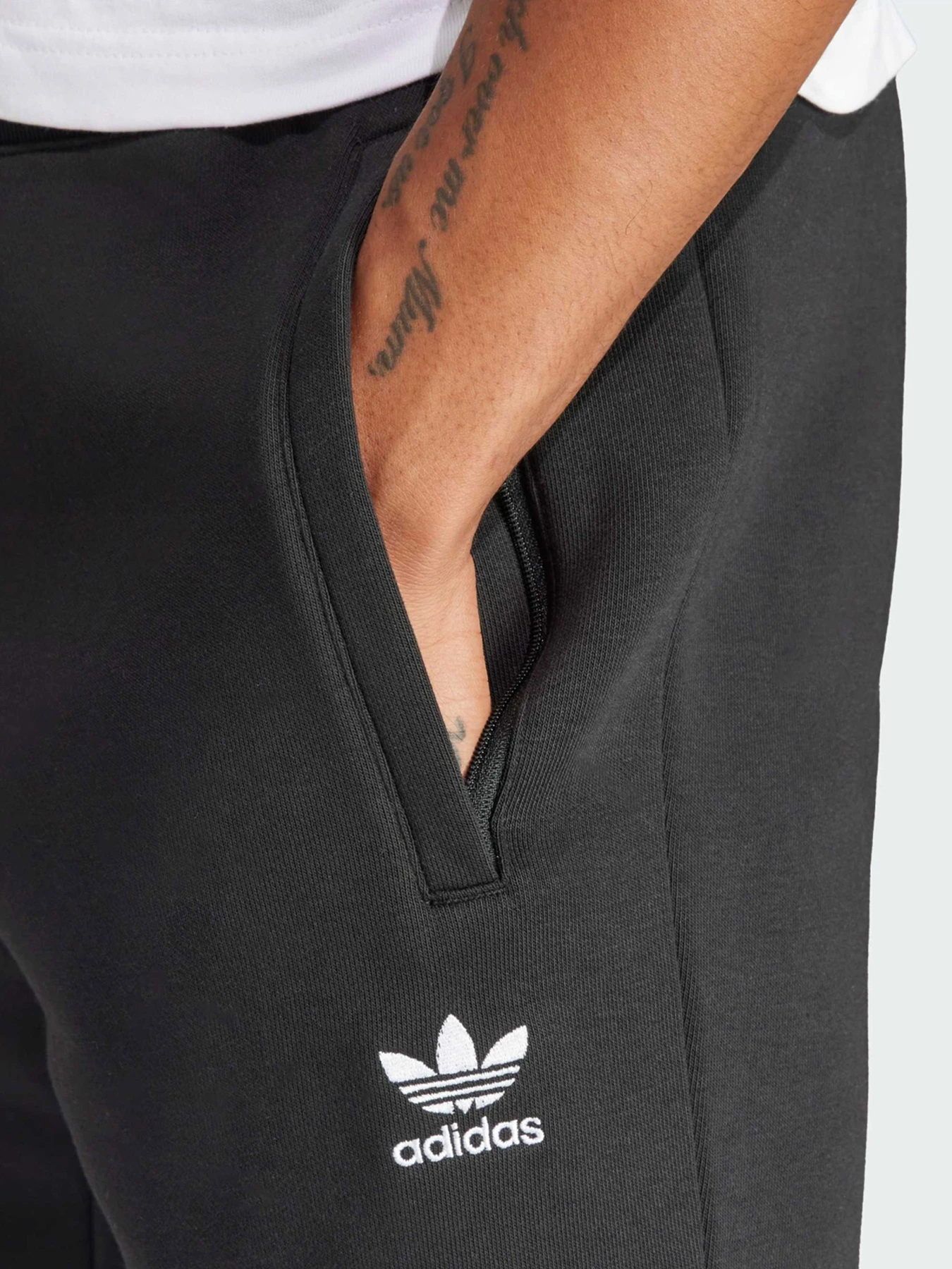 Брюки Adidas модель IR7798 Брюки Adidas модель IR7798 Фото