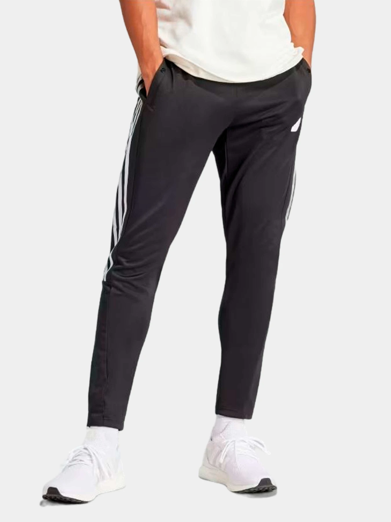 Брюки Adidas модель IP3778 Брюки Adidas модель IP3778 Фото