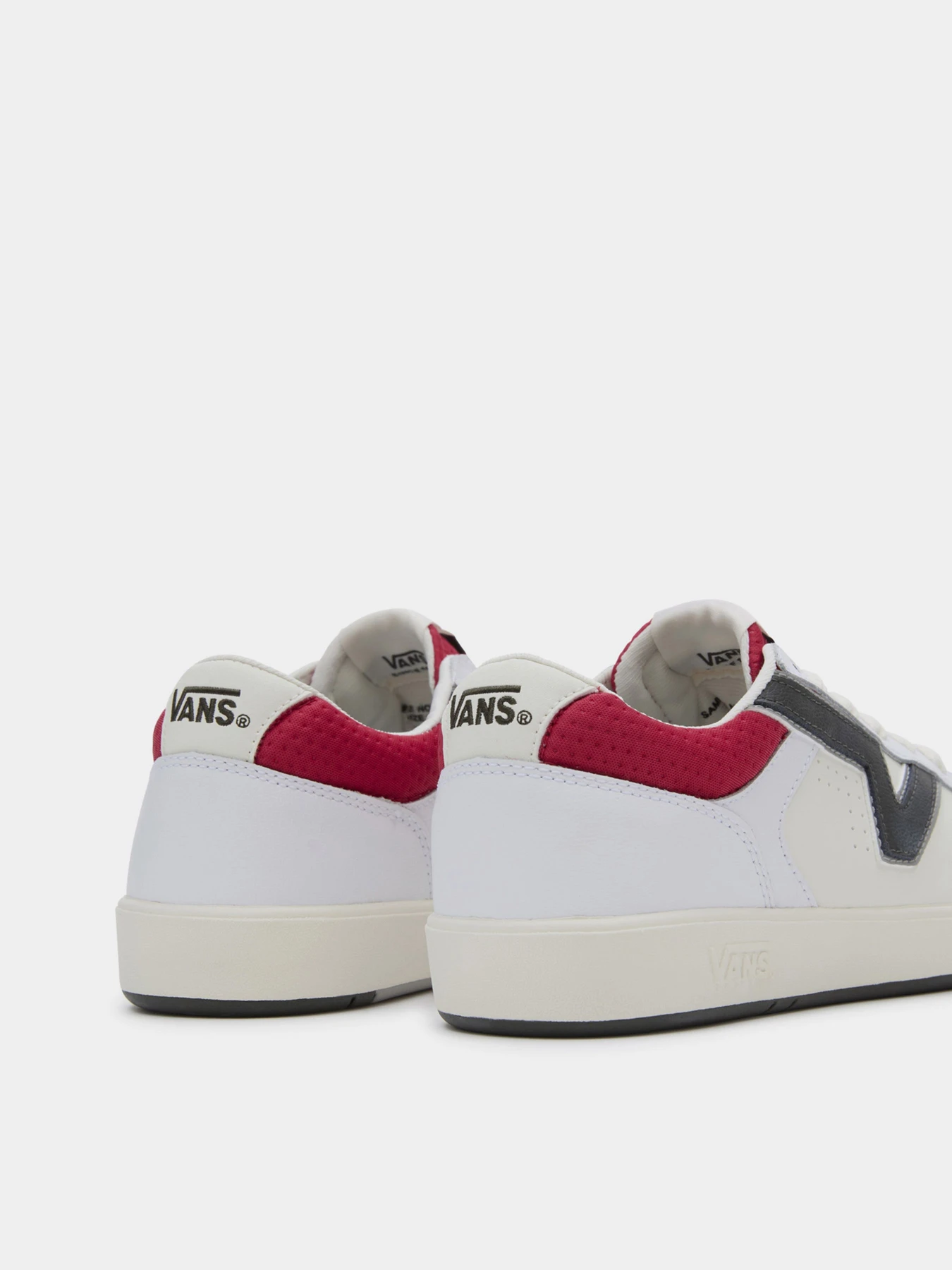 Кроссовки Vans модель VN000BWBBP11 Кроссовки Vans модель VN000BWBBP11 Фото