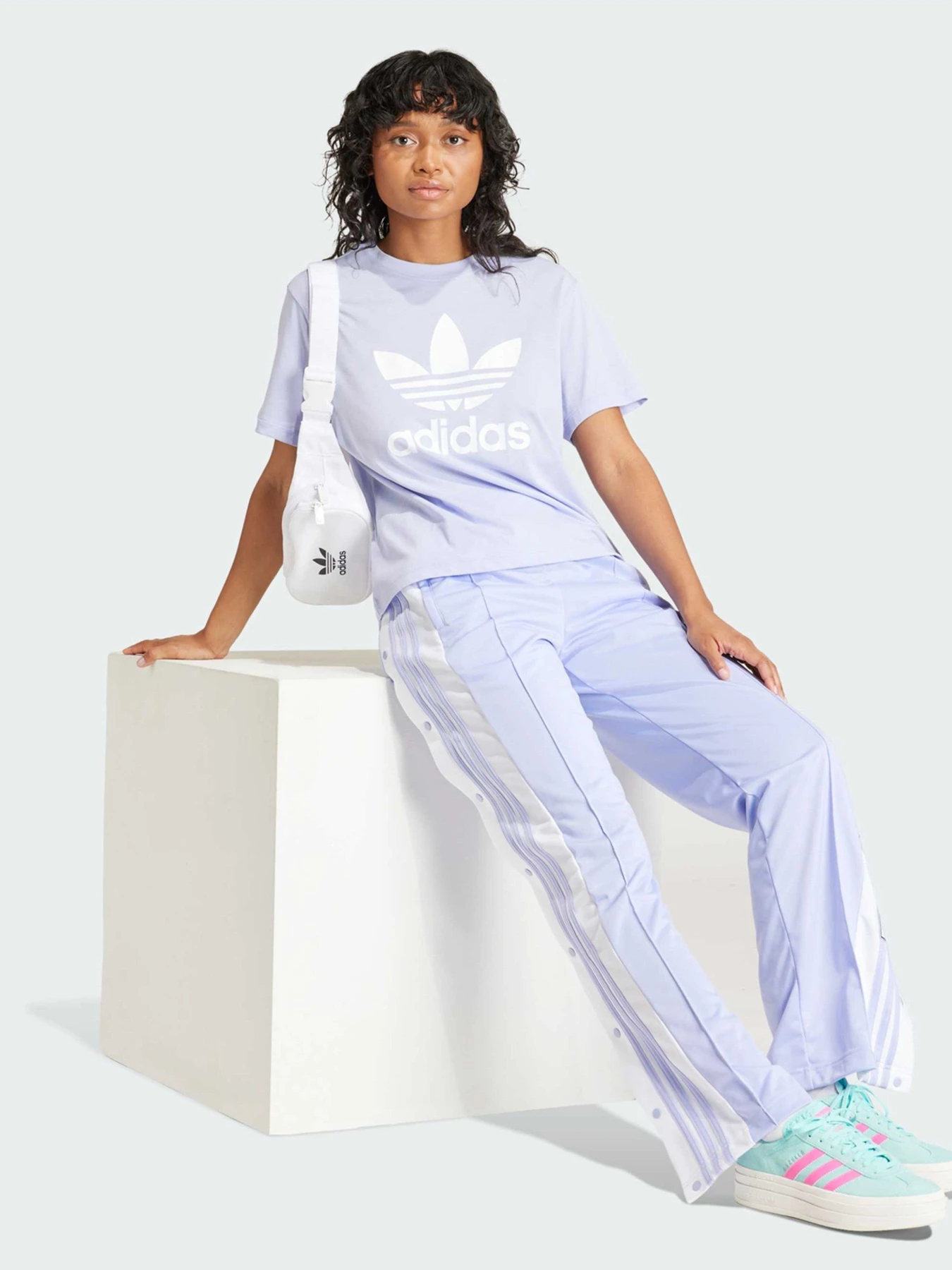 Футболки и поло Adidas модель IN8439 Футболки и поло Adidas модель IN8439 Фото