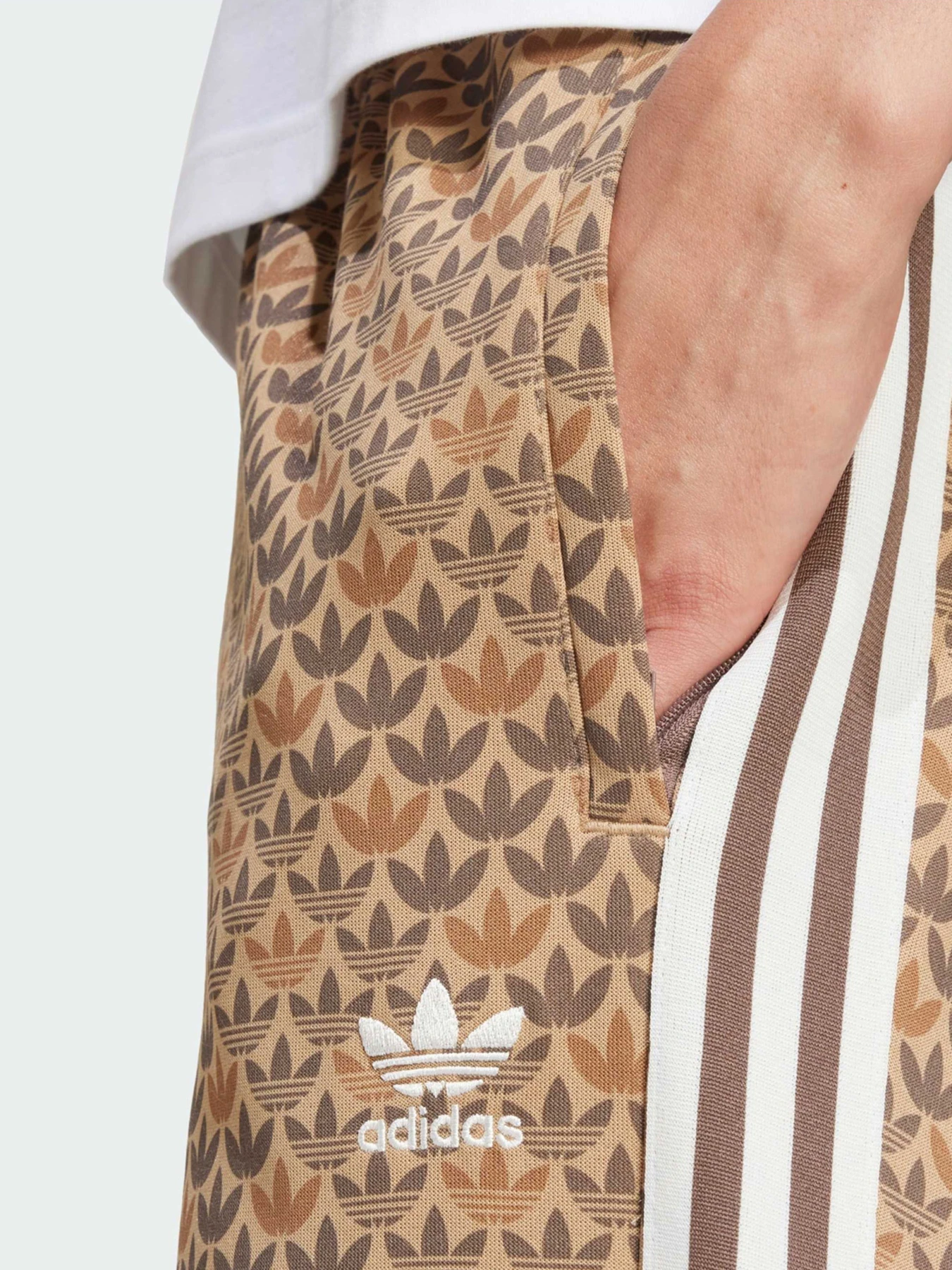 Брюки Adidas модель IS0257 Брюки Adidas модель IS0257 Фото