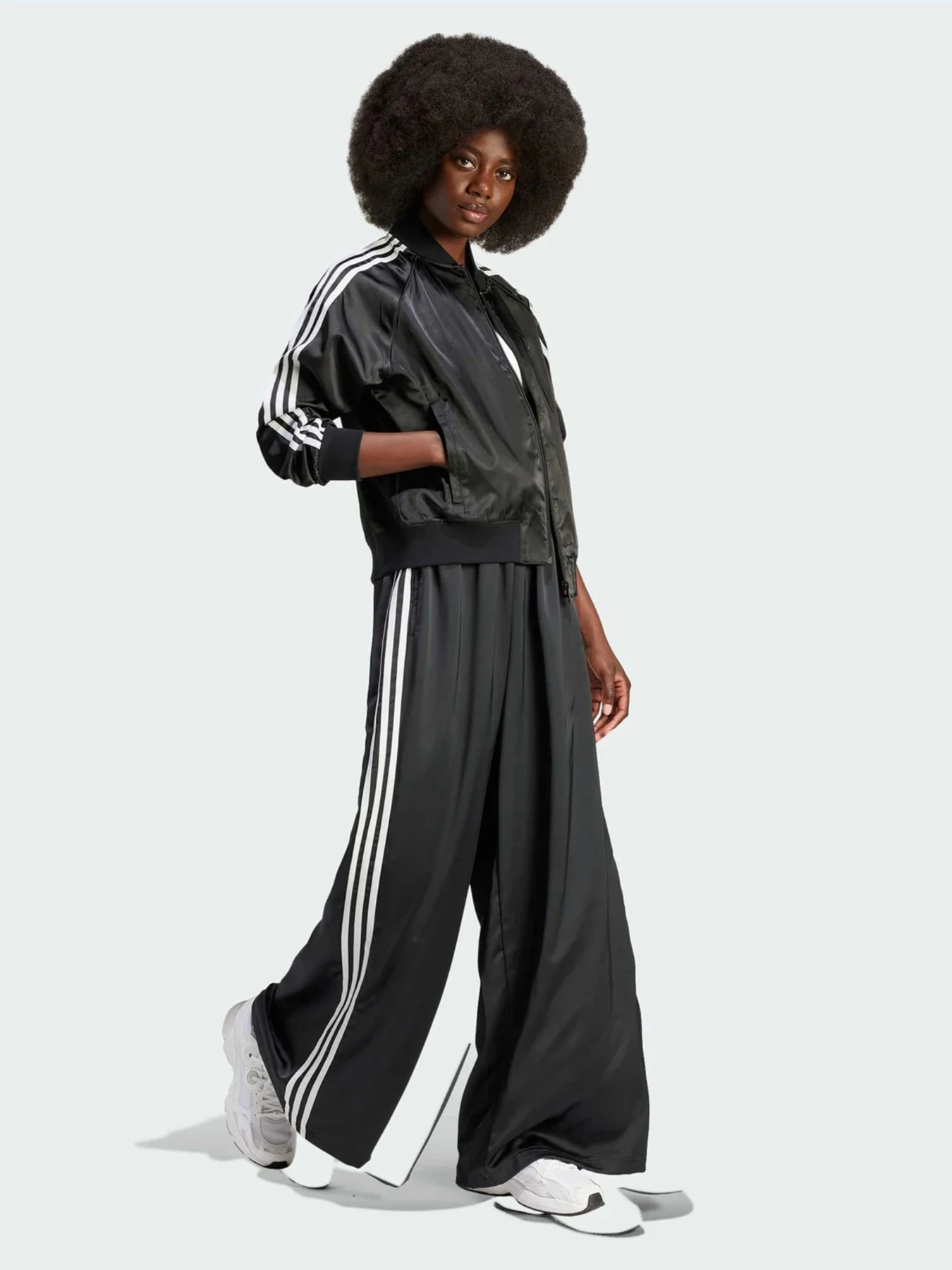 Худи и свитшоты Adidas модель IU2533 Худи и свитшоты Adidas модель IU2533 Фото