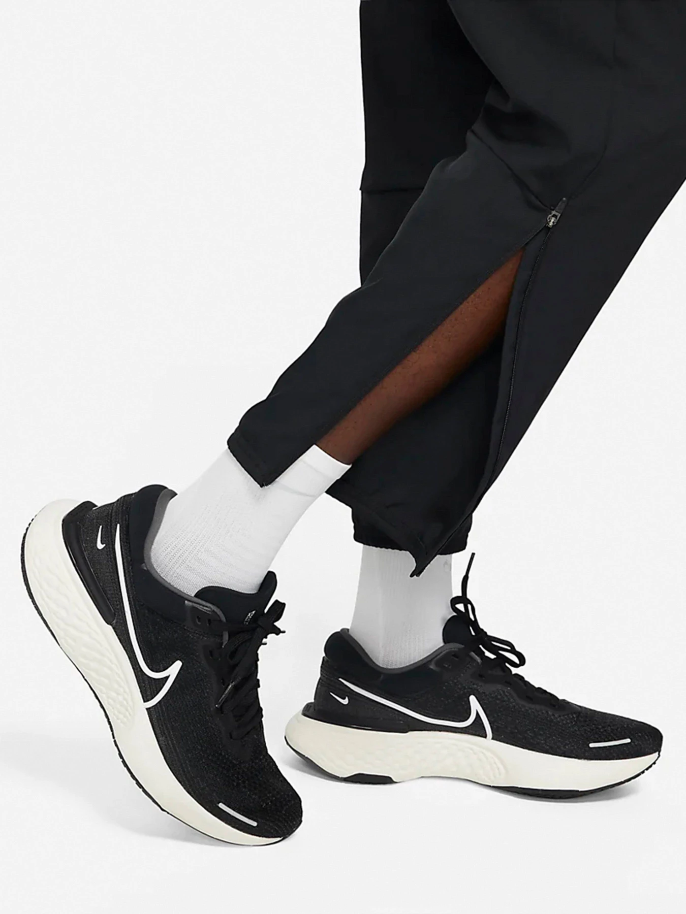 Брюки NIKE модель DD4894-010 Брюки NIKE модель DD4894-010 Фото