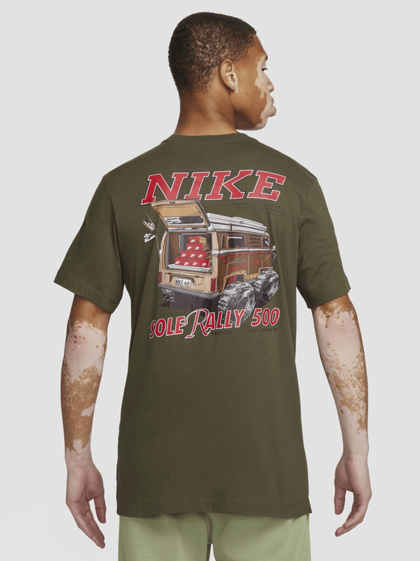 Футболки и поло NIKE модель FQ3764-325 Футболки и поло NIKE модель FQ3764-325 Фото