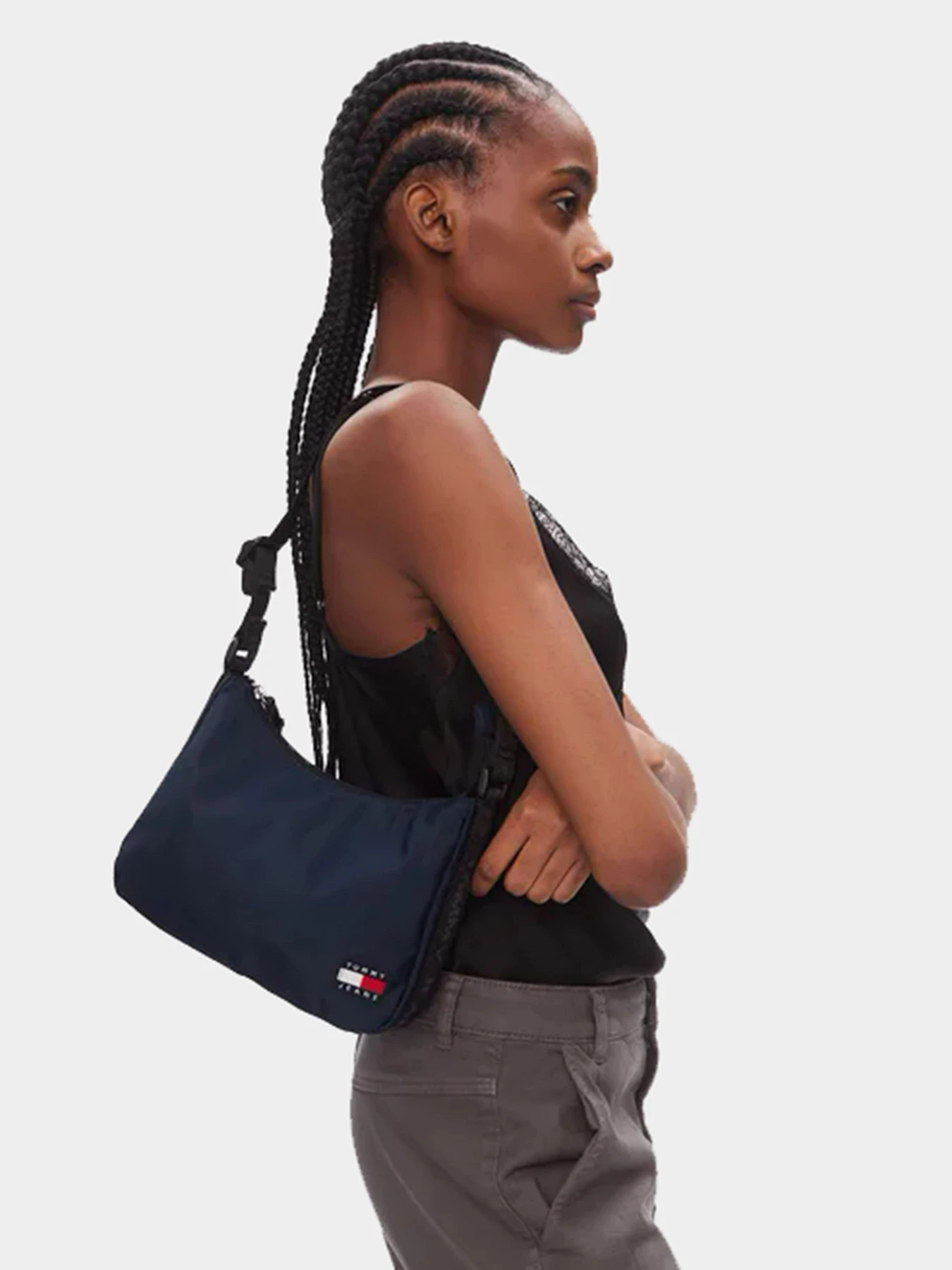 Сумки Tommy Hilfiger модель AW0AW15815-C1G Сумки Tommy Hilfiger модель AW0AW15815-C1G Фото