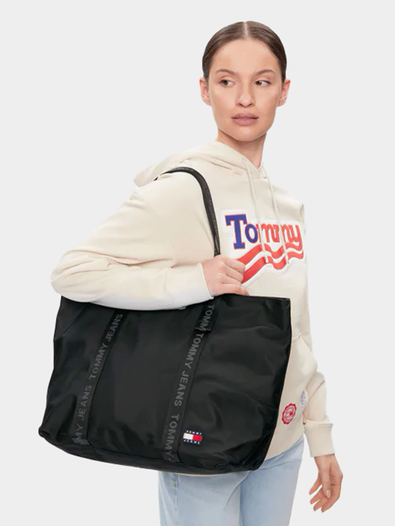 Сумки Tommy Hilfiger модель AW0AW15819-BDS Сумки Tommy Hilfiger модель AW0AW15819-BDS Фото