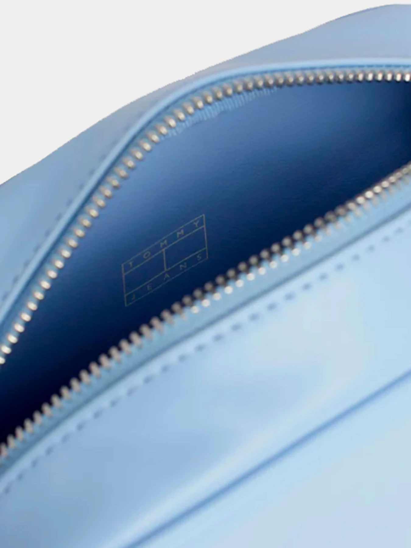 Сумки Tommy Hilfiger модель AW0AW15828-C3S Фото