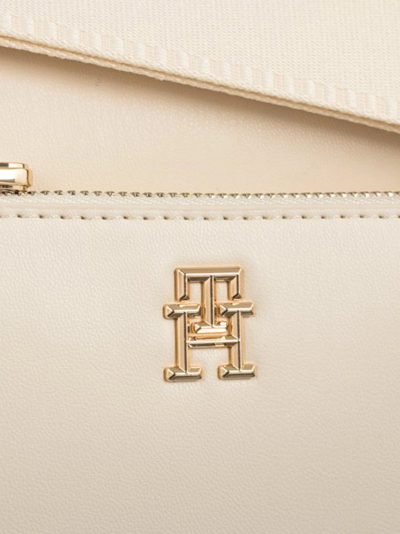 Сумки Tommy Hilfiger модель AW0AW15991-AEF Фото