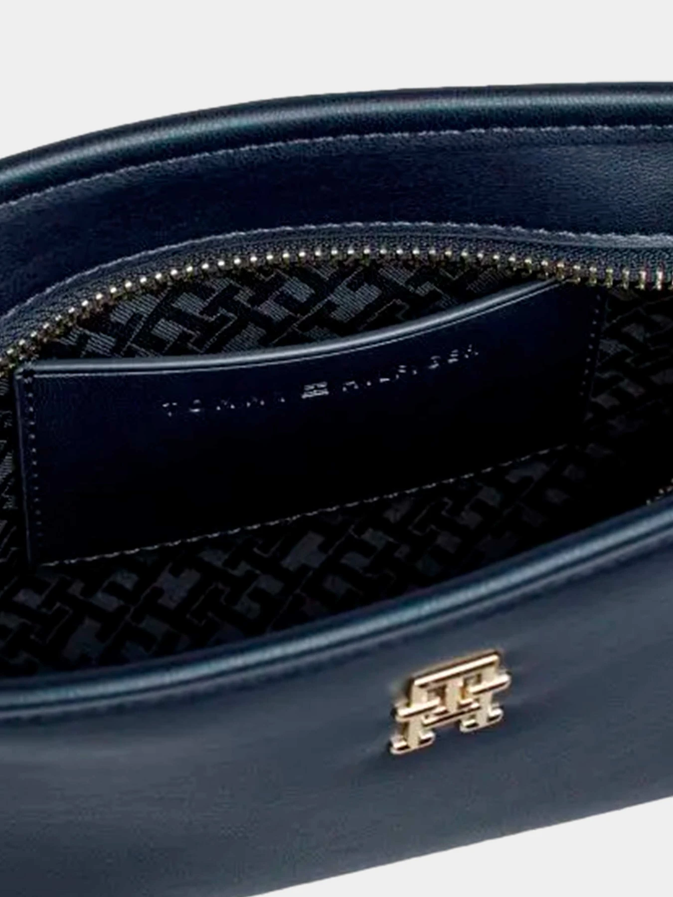 Сумки Tommy Hilfiger модель AW0AW16163-DW6 Сумки Tommy Hilfiger модель AW0AW16163-DW6 Фото