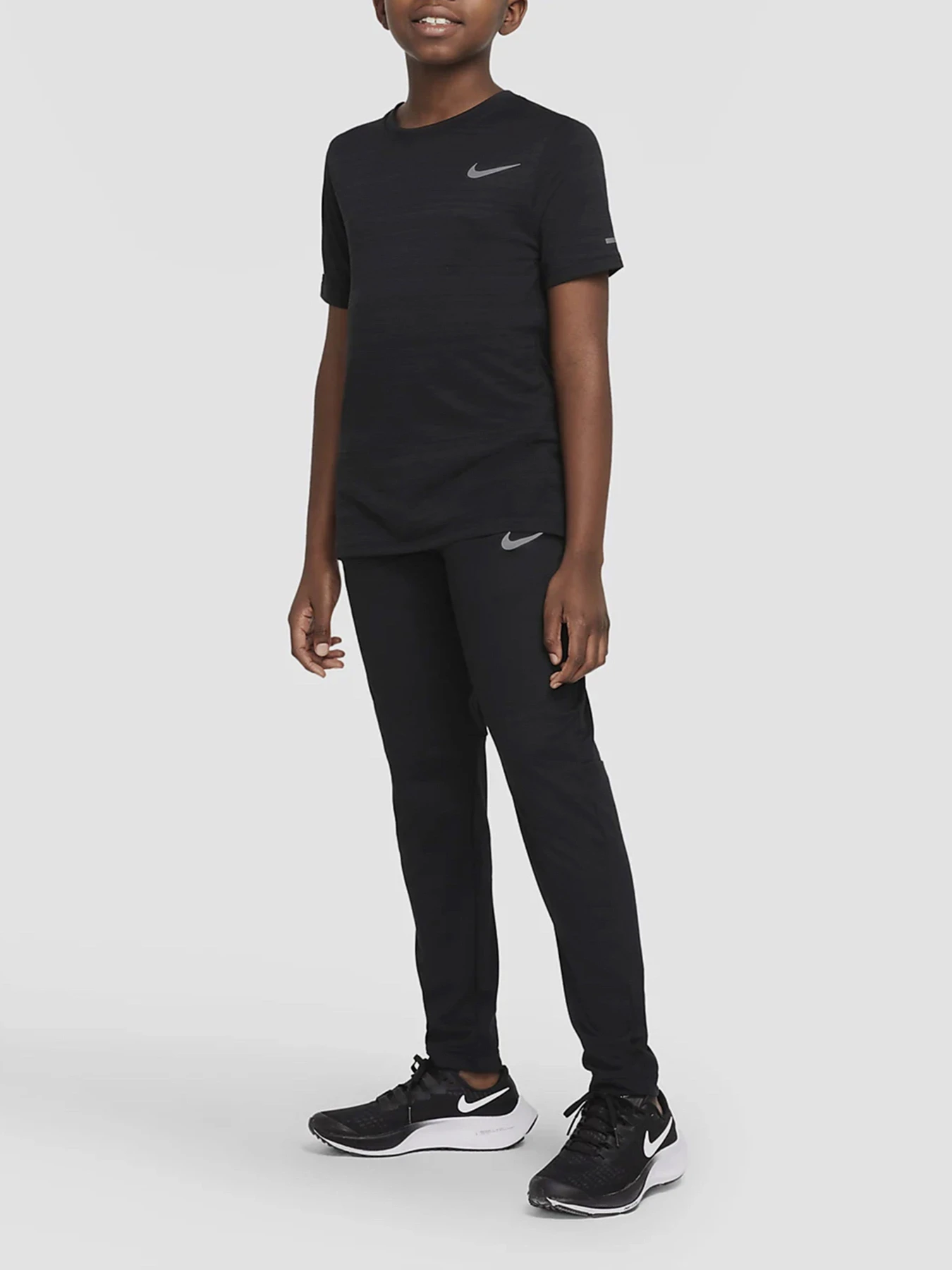 Брюки NIKE модель DM8546-010 Брюки NIKE модель DM8546-010 Фото